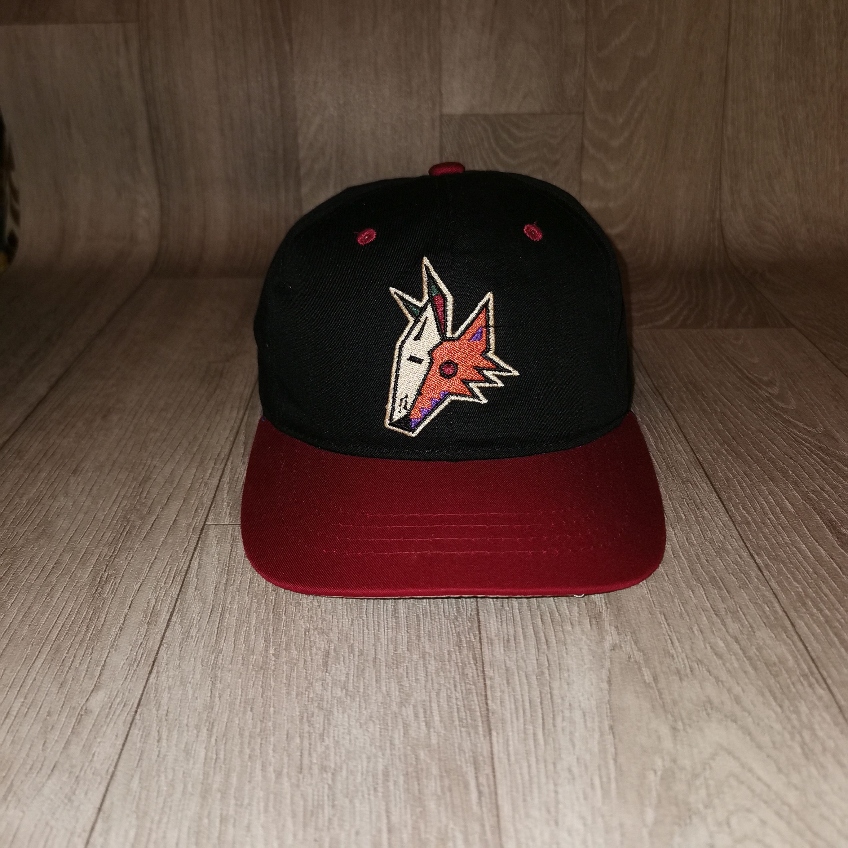 Starter RARE Vintage 1990s Phoenix Coyotes NHL Starter SnapBack Hat Size ONE SIZE - 2 Thumbnail