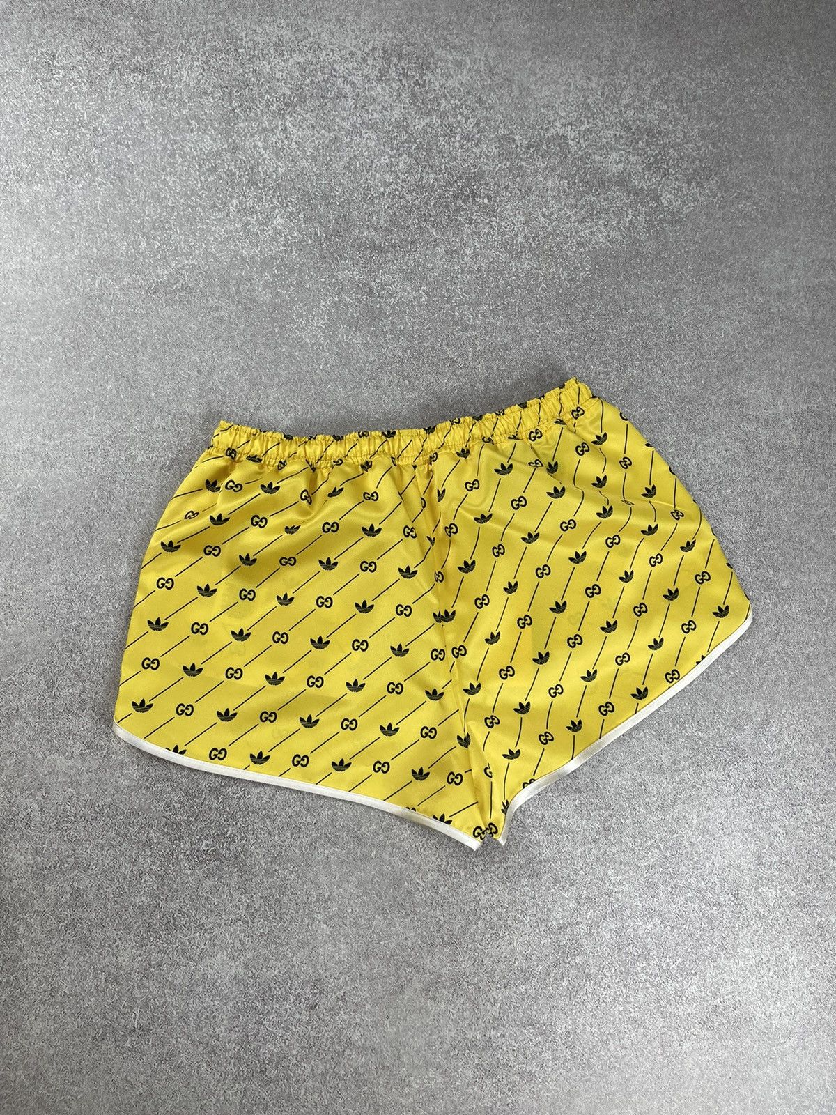 Adidas × Gucci Gucci x Adidas GG Full Logo Yellow/Black Shorts Size M Size 27" / US 4 / IT 40 - 12 Thumbnail