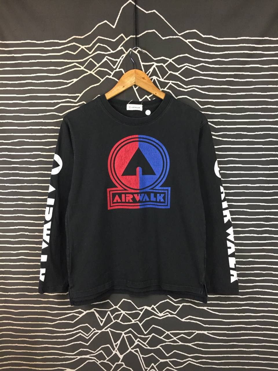 Airwalk Vtg Airwalk Skateboards Split Logo Long Sleeve Tee Size US S / EU 44-46 / 1 - 2 Thumbnail