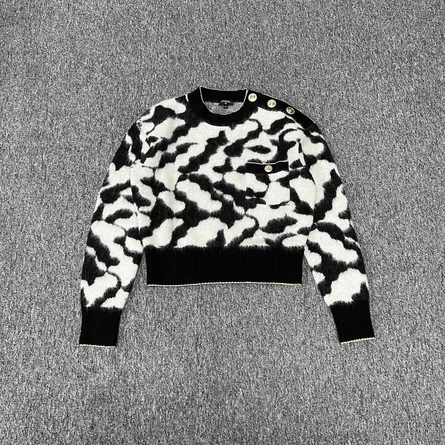 Chanel Chanel B&W Gold Buttons Mohair Sweater EU38 99%New Size S / US 4 / IT 40 - 1 Thumbnail