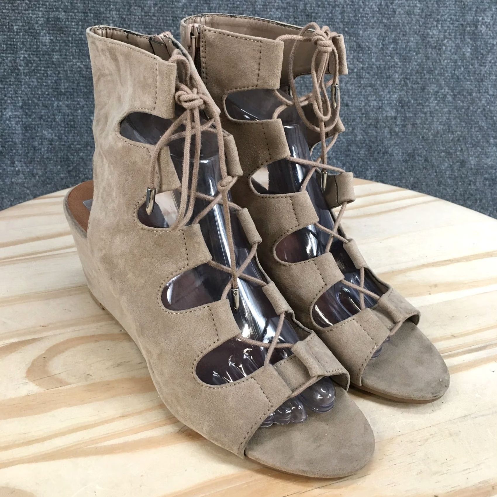 Dolce Vita Dolce Vita Sandals Womens 9 Louise Gladiator Lace Up Wedge Tan Faux Suede Casual Mens? Size US 9 / IT 39 - 6 Thumbnail