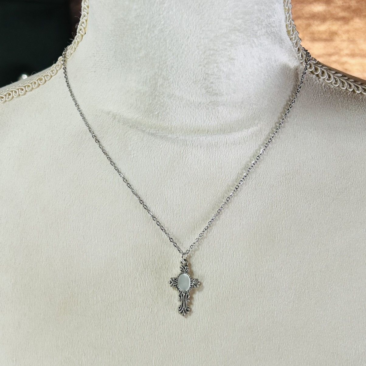 Handmade Handcrafted vintage filigree mother of pearl cross necklace Size ONE SIZE - 3 Thumbnail
