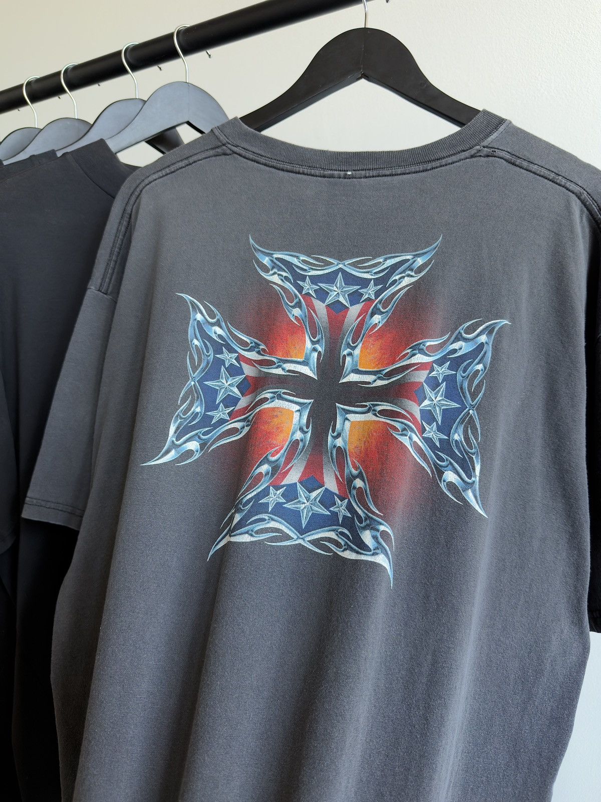 Vintage Vintage Distressed 2000s Faded WCC Erd Biker Cross Band Tee Size US XL / EU 56 / 4 - 1 Thumbnail