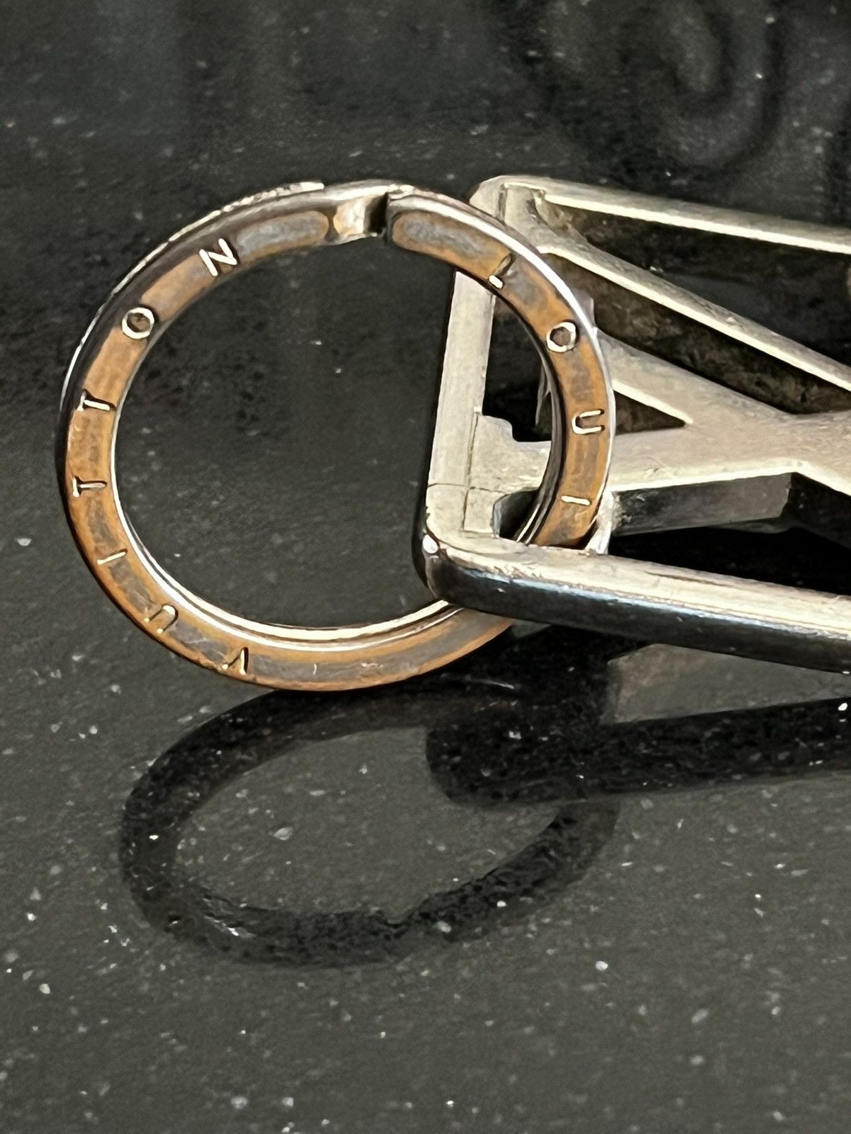 Louis Vuitton Louis Vuitton Silver Metal Keychain Size ONE SIZE - 3 Thumbnail