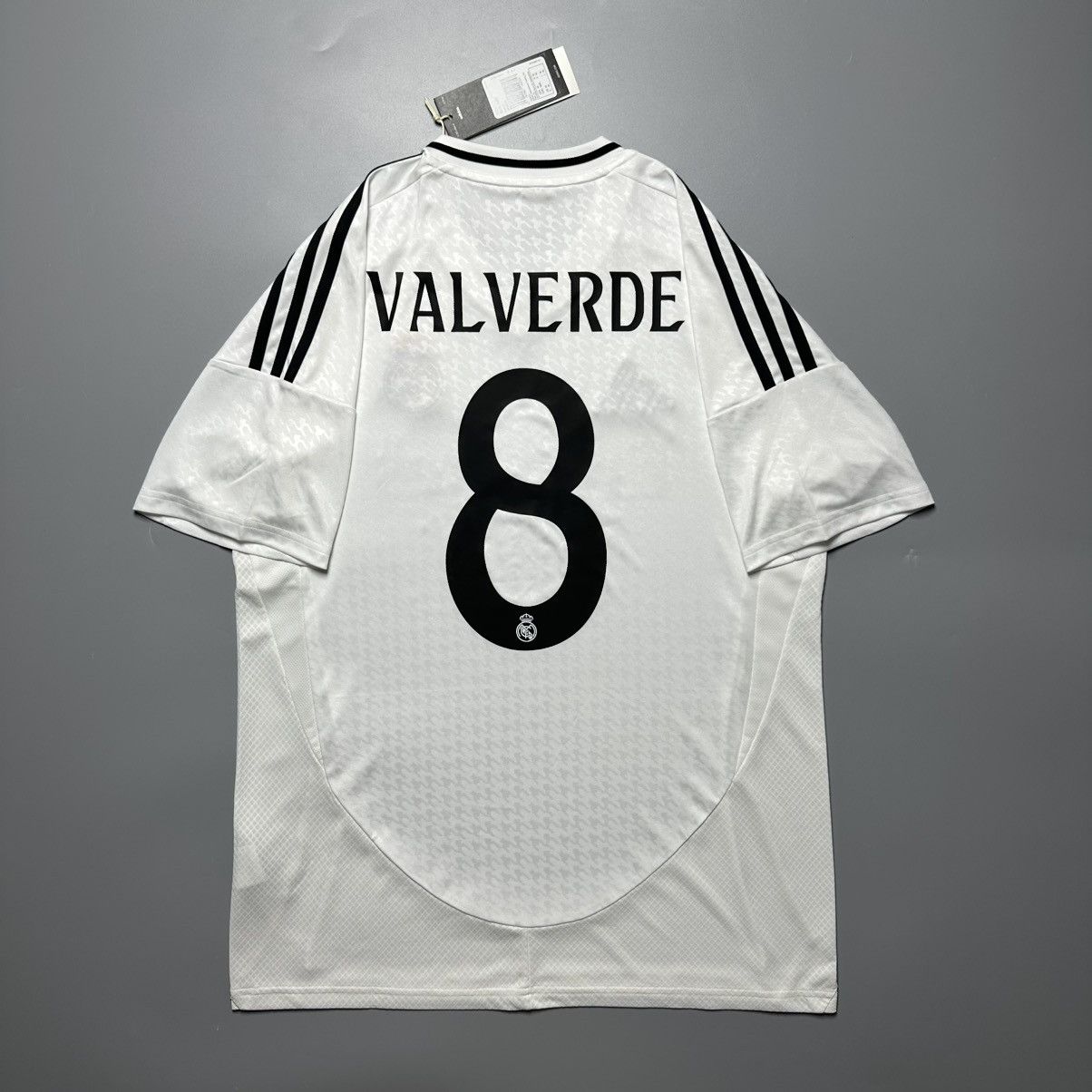 Adidas REAL MADRID ADIDAS 2024/2025 SOCCER HOME JERSEY #8 VALVERDE Size US M / EU 48-50 / 2 - 1 Thumbnail