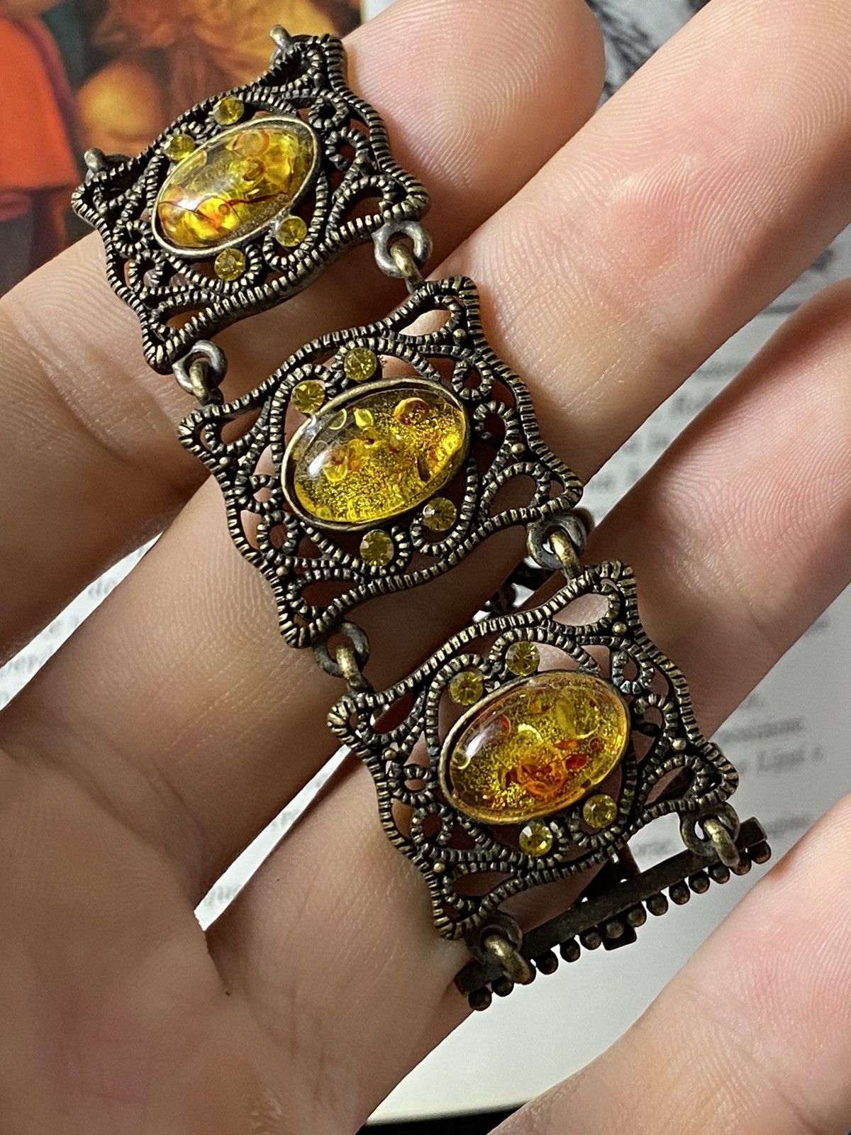 Jewelry Vintage Bracelet with Amber-like Inserts - Elegant Size ONE SIZE - 4 Thumbnail