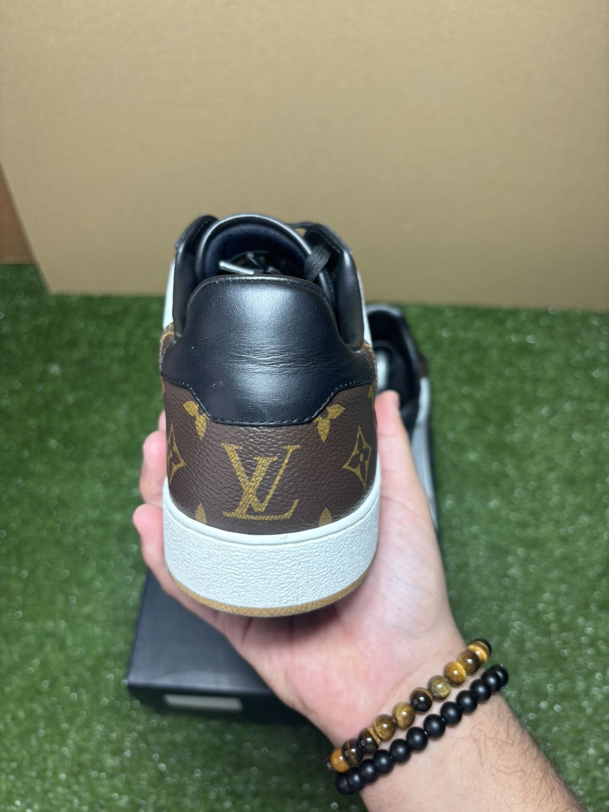 Louis Vuitton Louis Vuitton rivoli sneaker Size US 10 / EU 43 - 8 Thumbnail