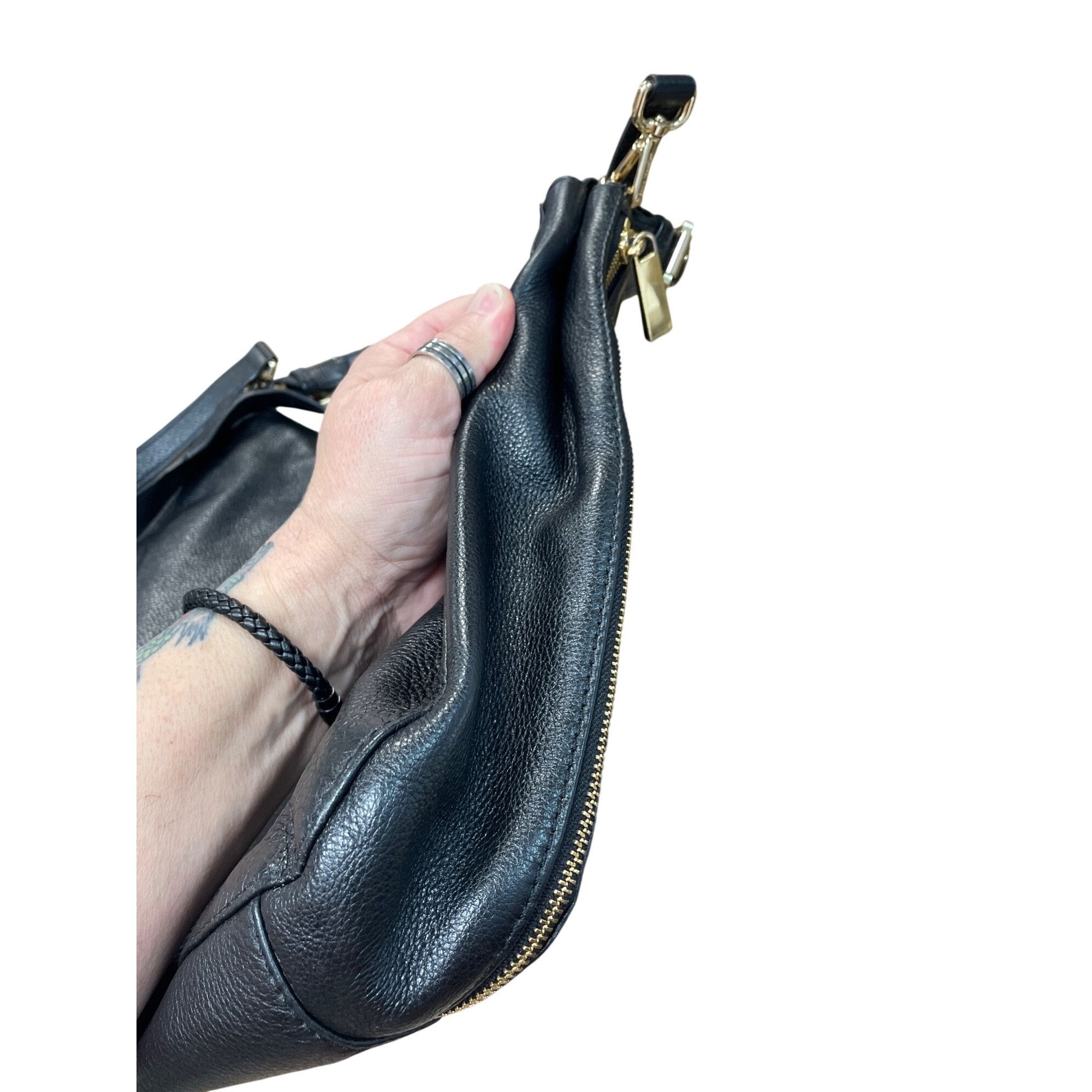 Michael Kors Michael Kors black leather pebbl;ed gold ware crossbody shou Size ONE SIZE - 13 Thumbnail