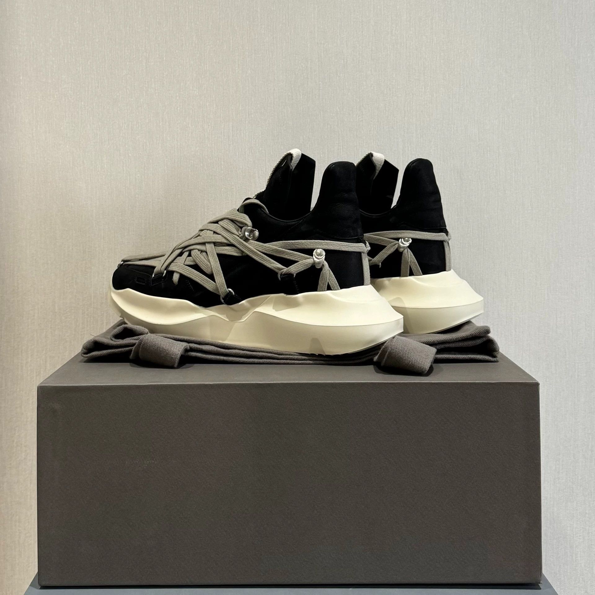 Rick Owens Rick Owens Main Line Crazy Strappy Runner Running Shoes Size US 7 / EU 40 - 2 Thumbnail