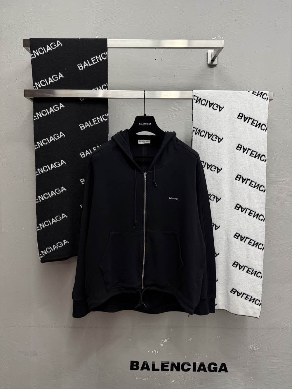 Balenciaga Balenciaga Logo Zip-up Hoodie Size L Size US L / EU 52-54 / 3 - 1 Thumbnail