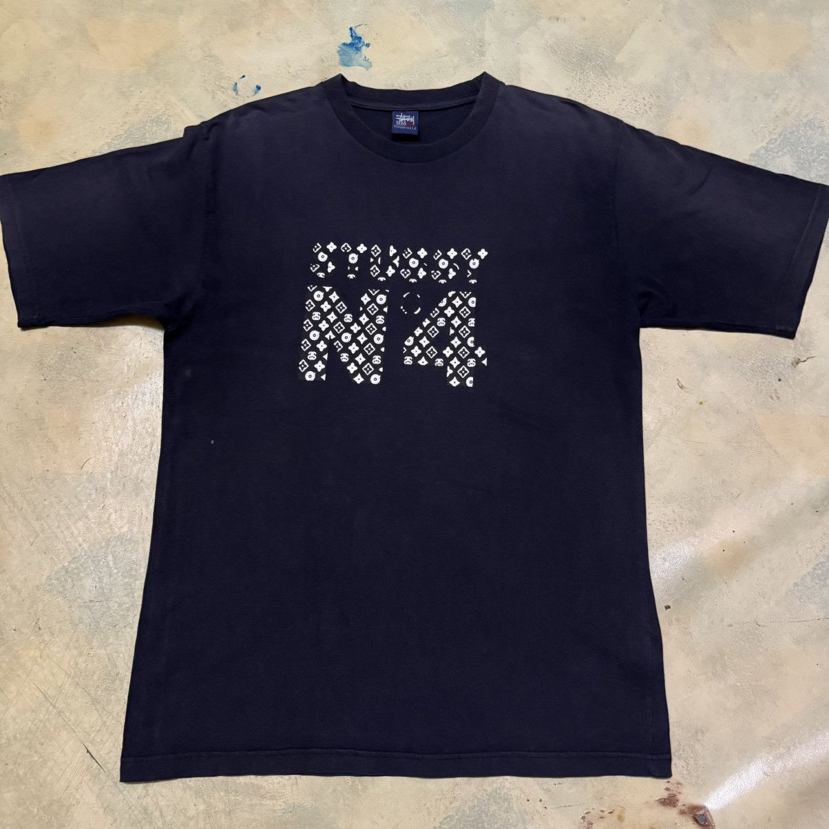 Stussy × Vintage Vintage Stussy LV Monogram No 4 Big Logo T Shirt Size US M / EU 48-50 / 2 - 3 Thumbnail