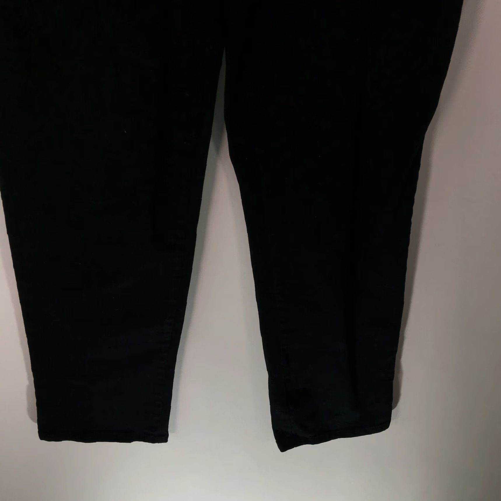Gloria Vanderbilt Gloria Vanderbilt Amanda Womens Straight Black Denim Jeans 34" Waist 30" Inseam 14 Regular Pattern Solid Dark Wash Belts Loops Zipper Logo Size 36" / US 14 / IT 50 - 5 Thumbnail