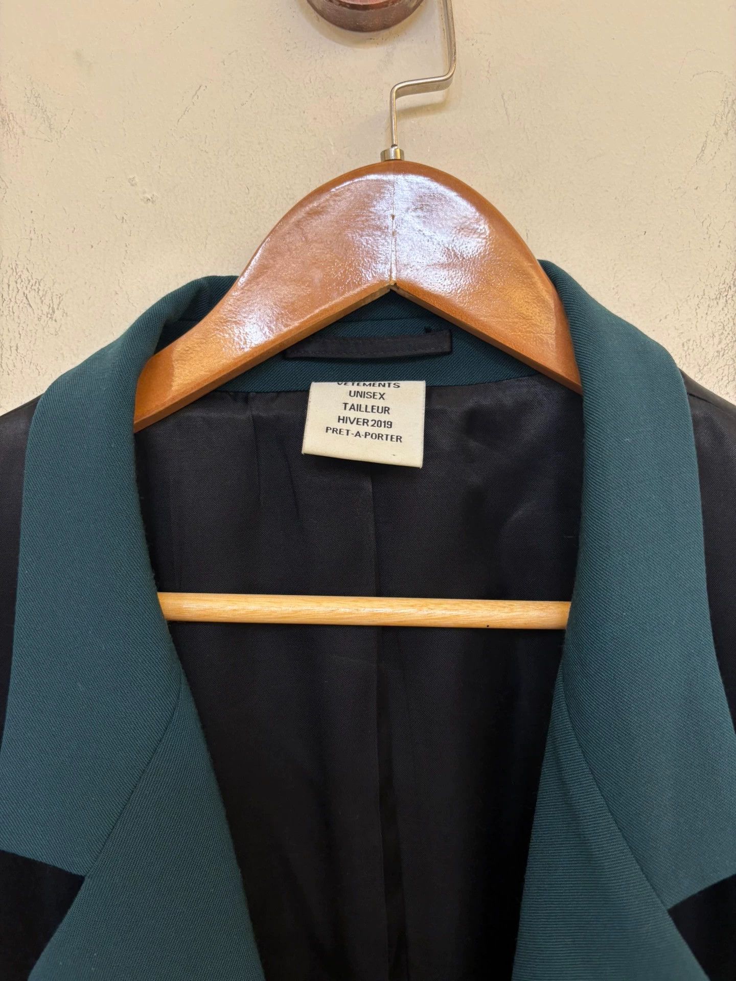 Vetements Vetements 19AW Oversized Suit Blazer w/ Shoulder Pads, Logo Size US M / EU 48-50 / 2 - 2 Thumbnail