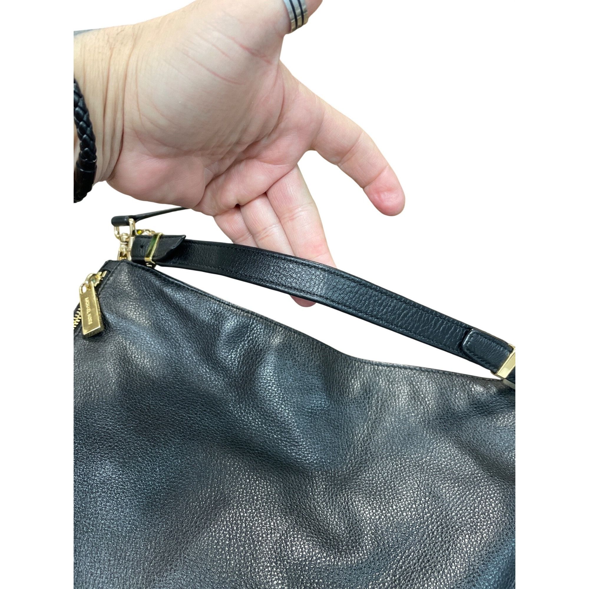 Michael Kors Michael Kors black leather pebbl;ed gold ware crossbody shou Size ONE SIZE - 9 Thumbnail