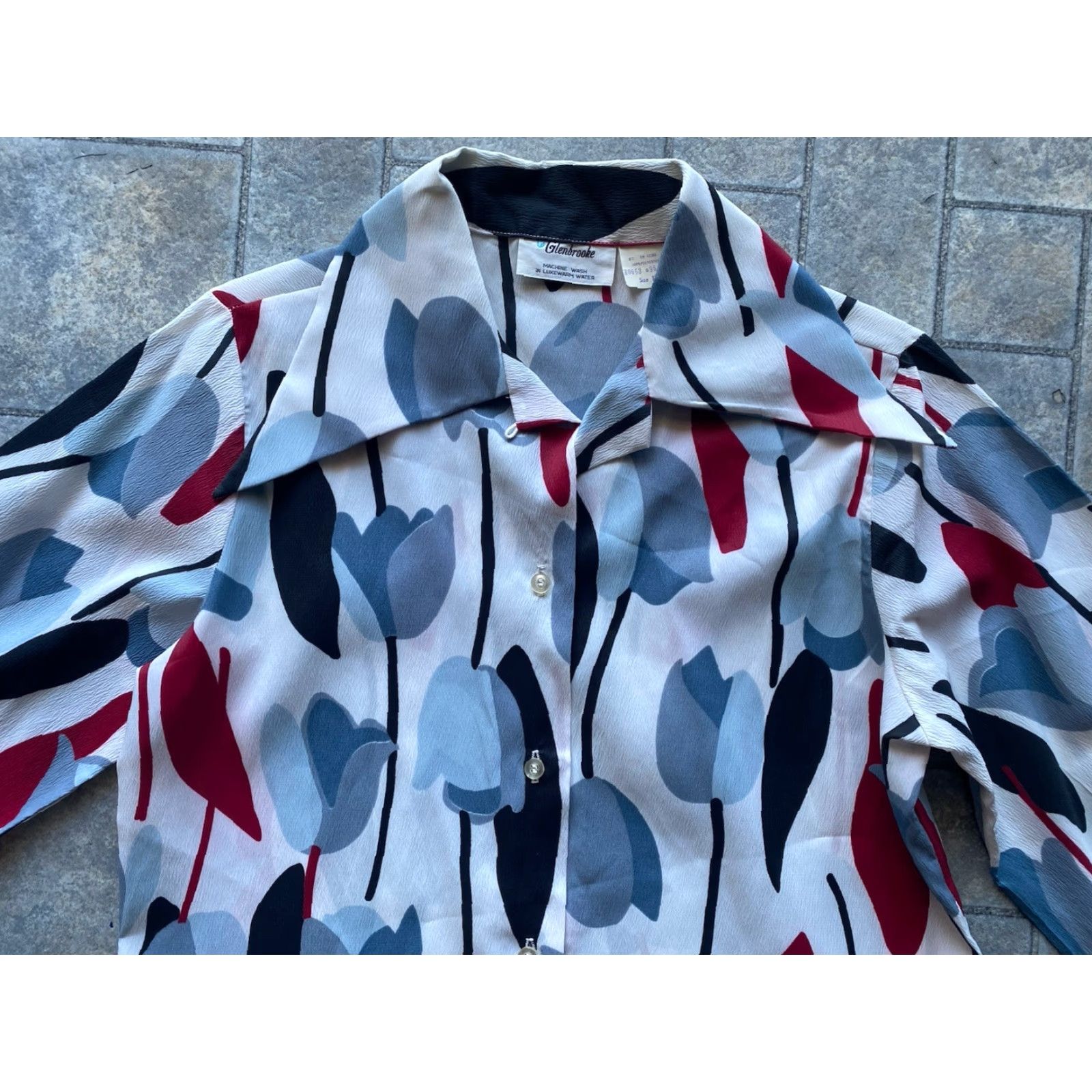 Vintage VINTAGE Glenbrooke Shirt Womens 12 White Blue Red Tulip Floral Long Sleeved Button Up Collared Size XL / US 12-14 / IT 48-50 - 4 Thumbnail