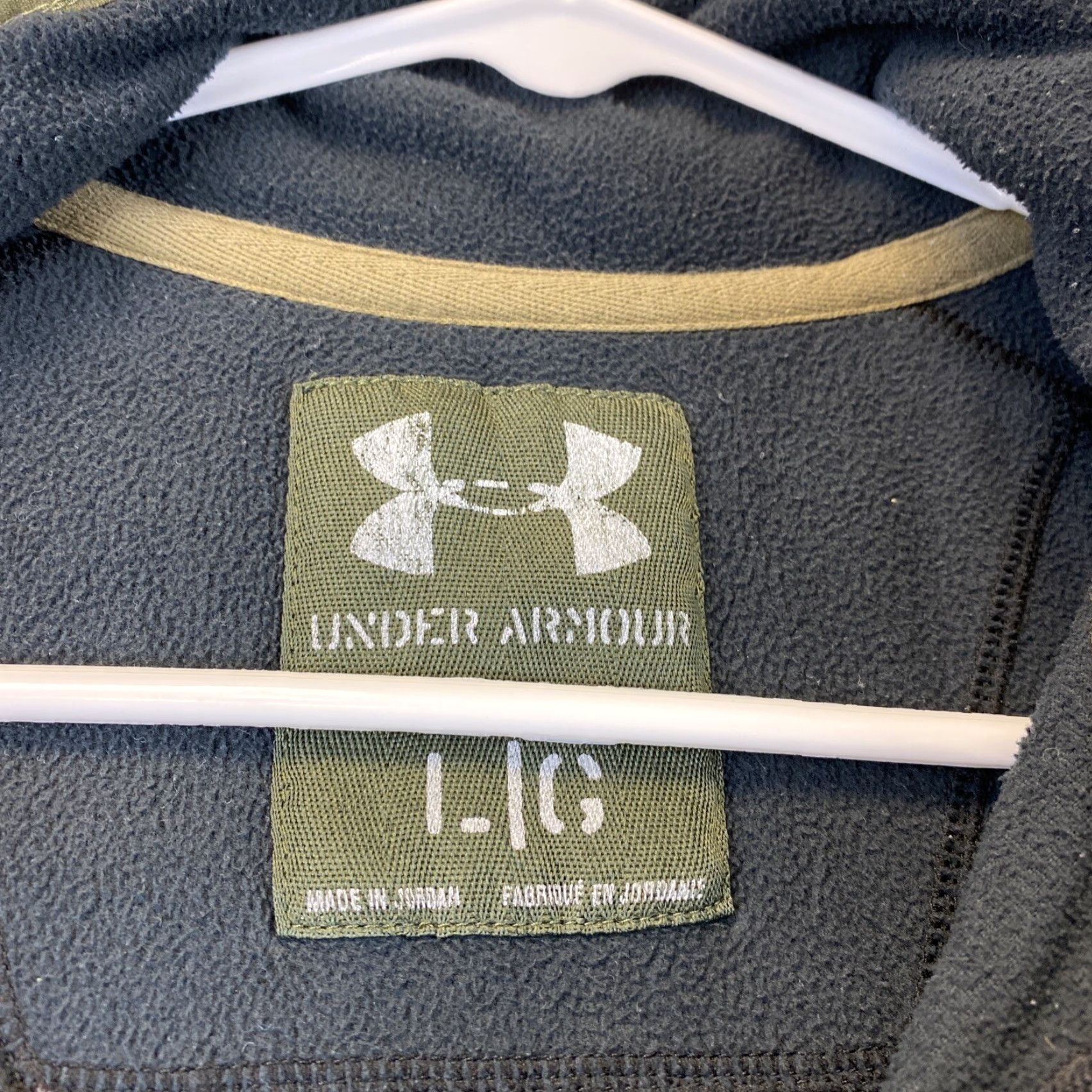 Under Armour VINTAGE? No. Under Armour Men’s Sweater Zip Fleece 1/4 Zip Black Green L Adult Men Size L Black Green 1/4 Zip Fleece Performance Mens Sweater Size US L / EU 52-54 / 3 - 4 Thumbnail