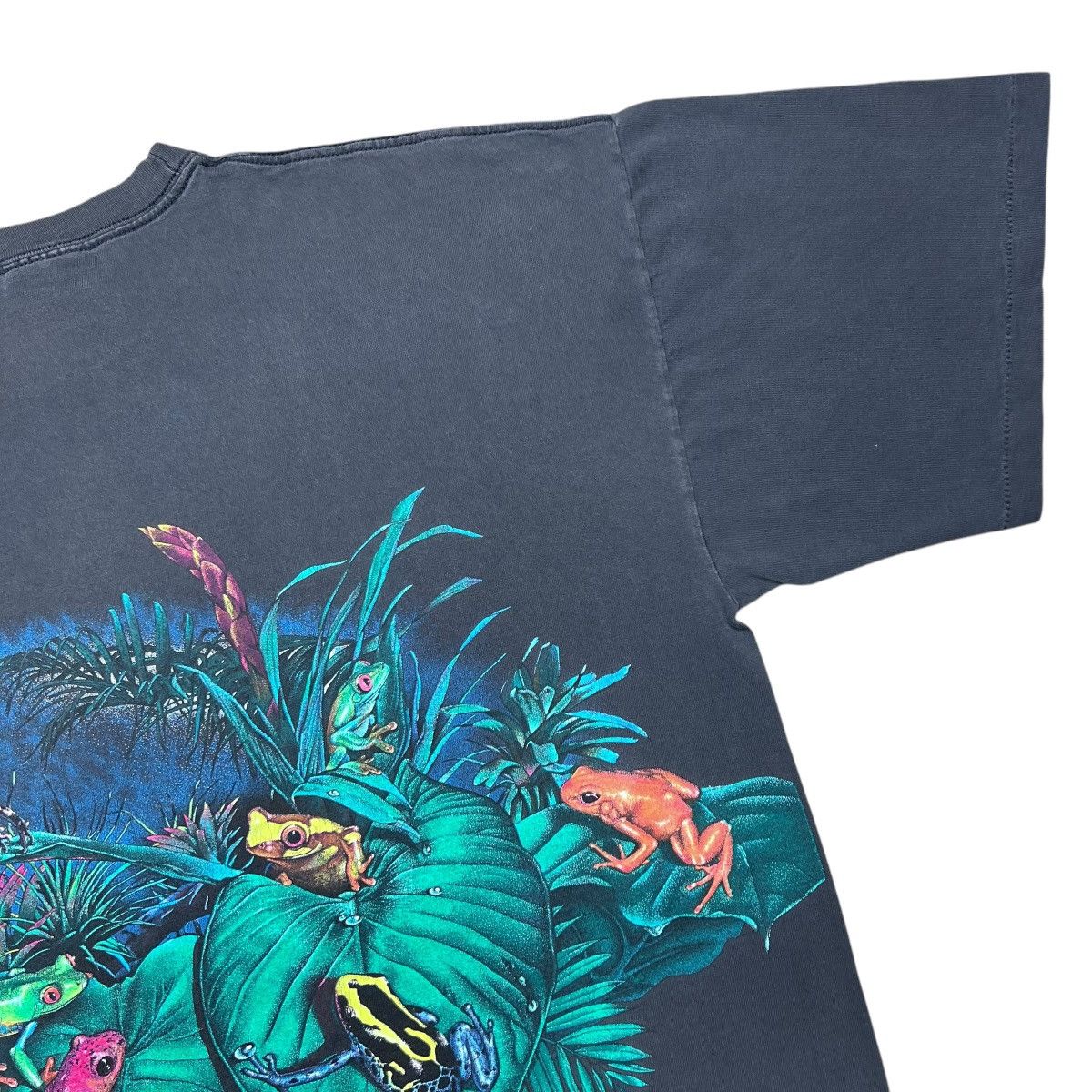 Vintage Vintage 1990s Frog Amphibian Nature Wrap Around Graphic Tee Size US XXL / EU 58 / 5 - 14 Thumbnail