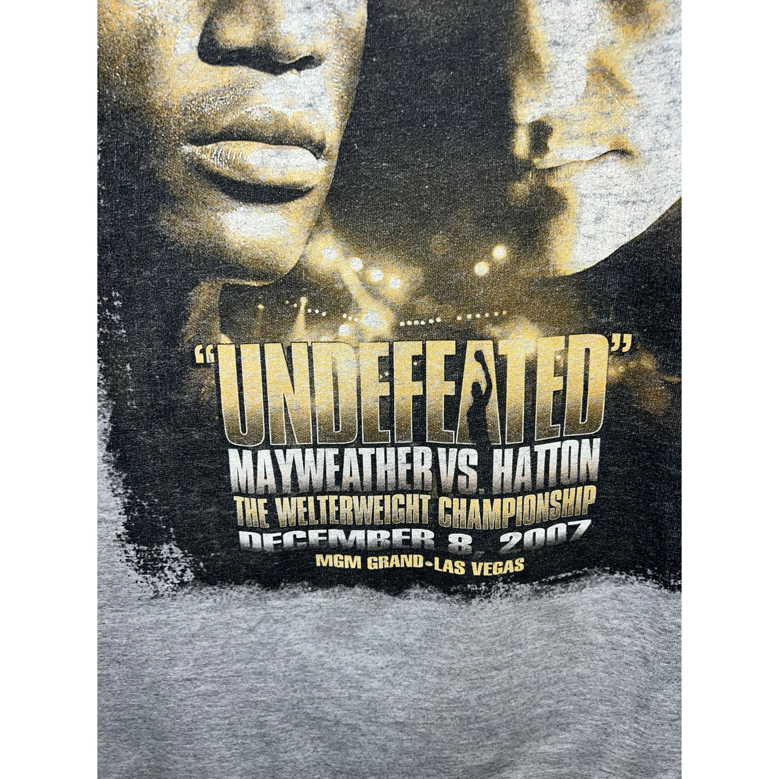 Gildan Vintage Floyd Mayweather Shirt Undefeated Vs Hatton Tee L Size US L / EU 52-54 / 3 - 5 Thumbnail