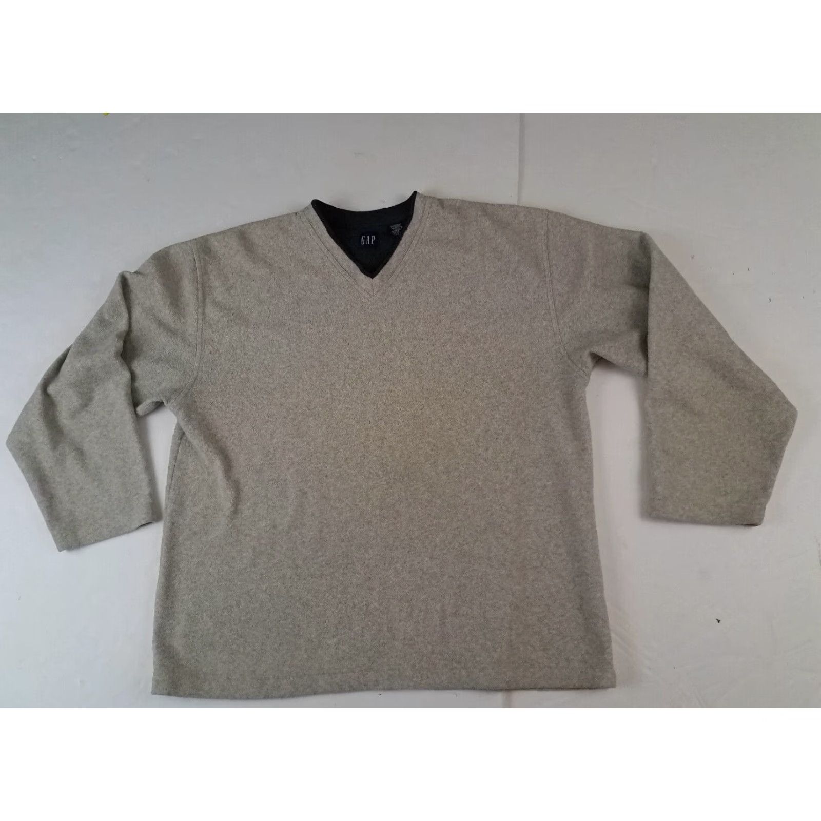 Gap VINTAGE Gap Sweater V-Neck Unisex Adults XXL Gray pullover 2XL Gray Polyester Rayon 28in long 26in pit to pit Size US XXL / EU 58 / 5 - 3 Thumbnail