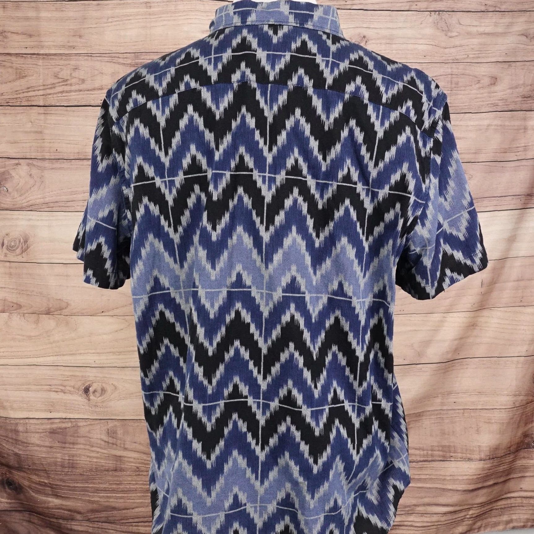 American Eagle Outfitters American Eagle Outfitters Shirt Mens XL Blue Ikat Zigzag Button Front Cotton Size US XL / EU 56 / 4 - 4 Thumbnail