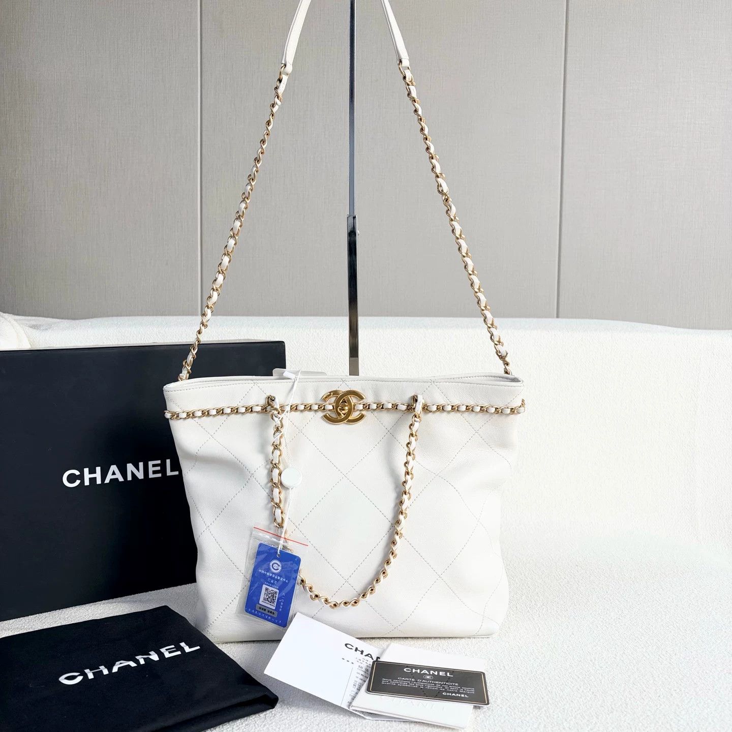Chanel Pre-loved Bag Very good condition Size ONE SIZE - 1 Thumbnail