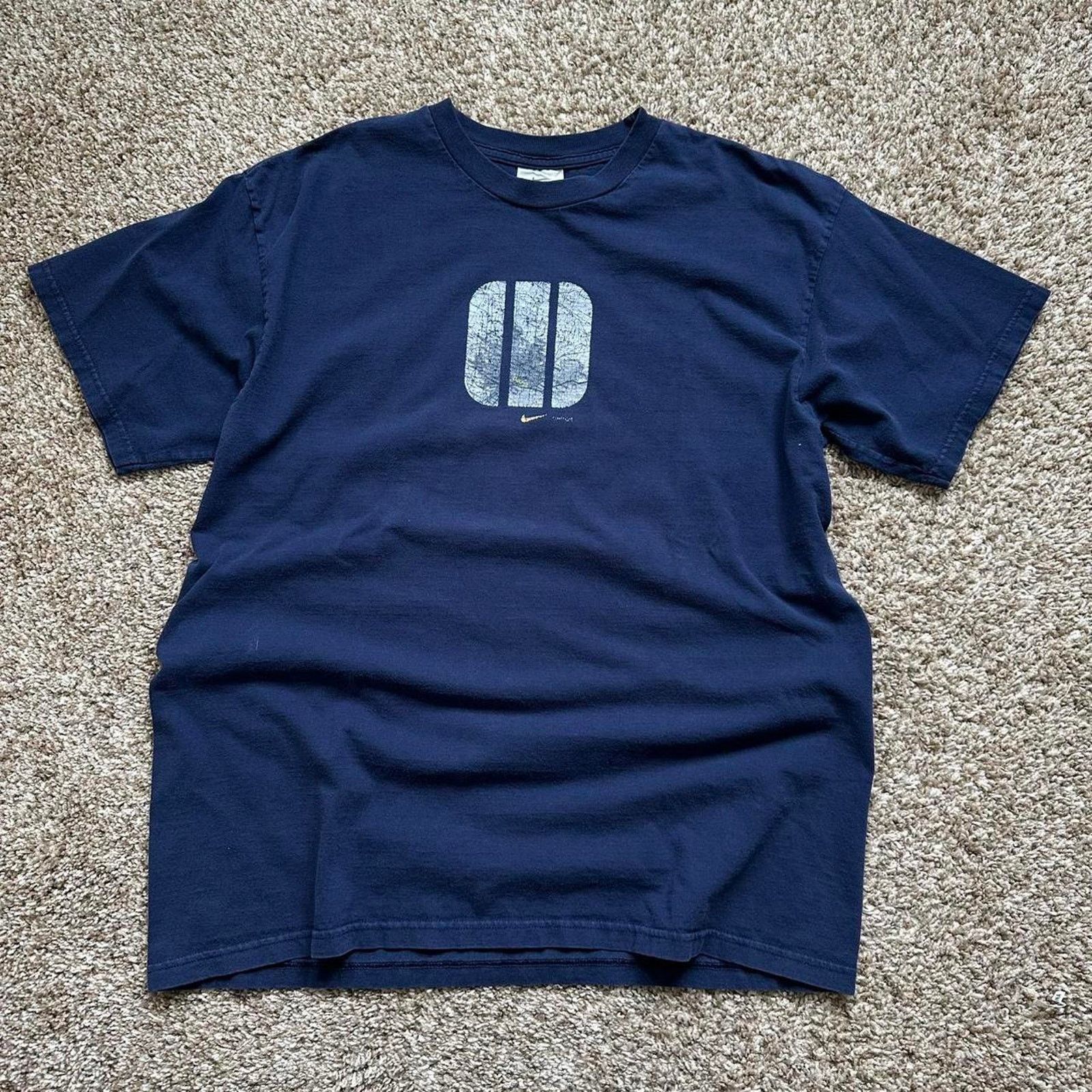 Nike × Vintage Vintage 2001 Nike City Max Tour Detroit Faded Graphic TShirt Size US L / EU 52-54 / 3 - 4 Thumbnail
