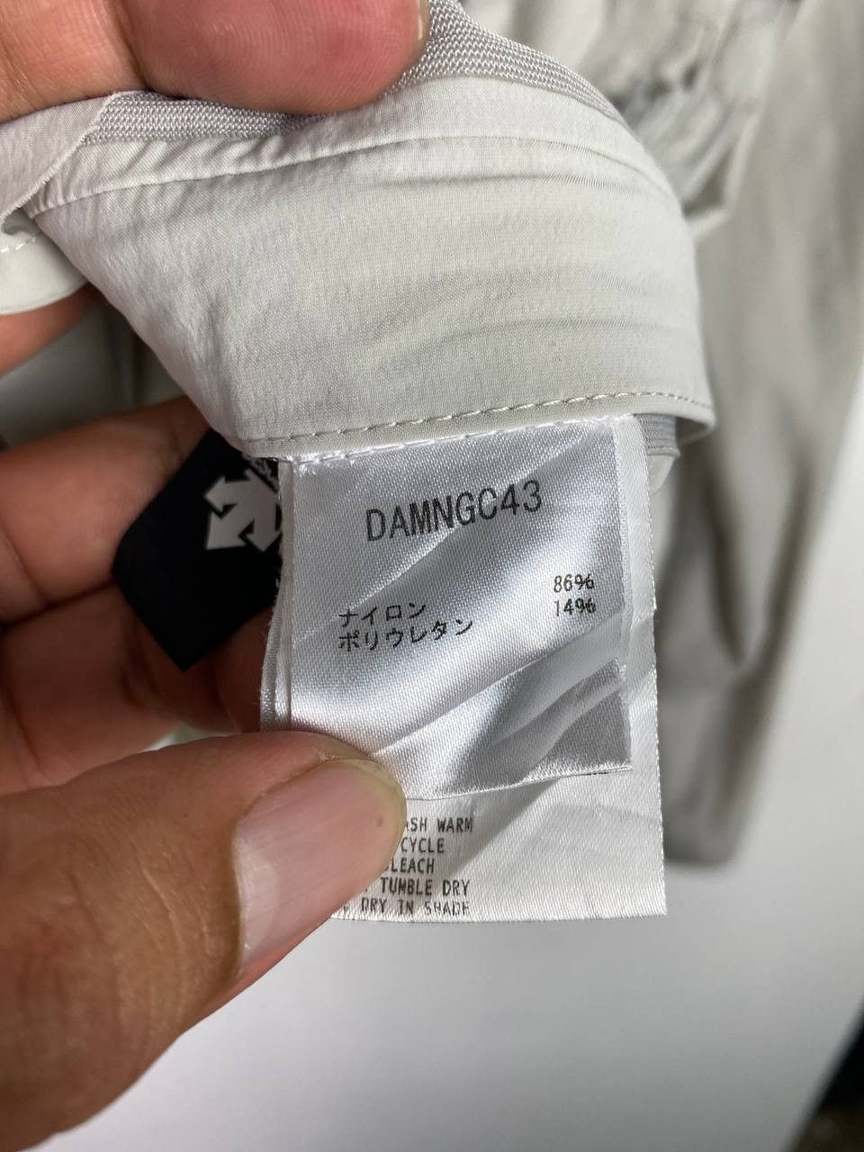 Descente descente nylon waterproof jacket nice design Size US L / EU 52-54 / 3 - 9 Thumbnail