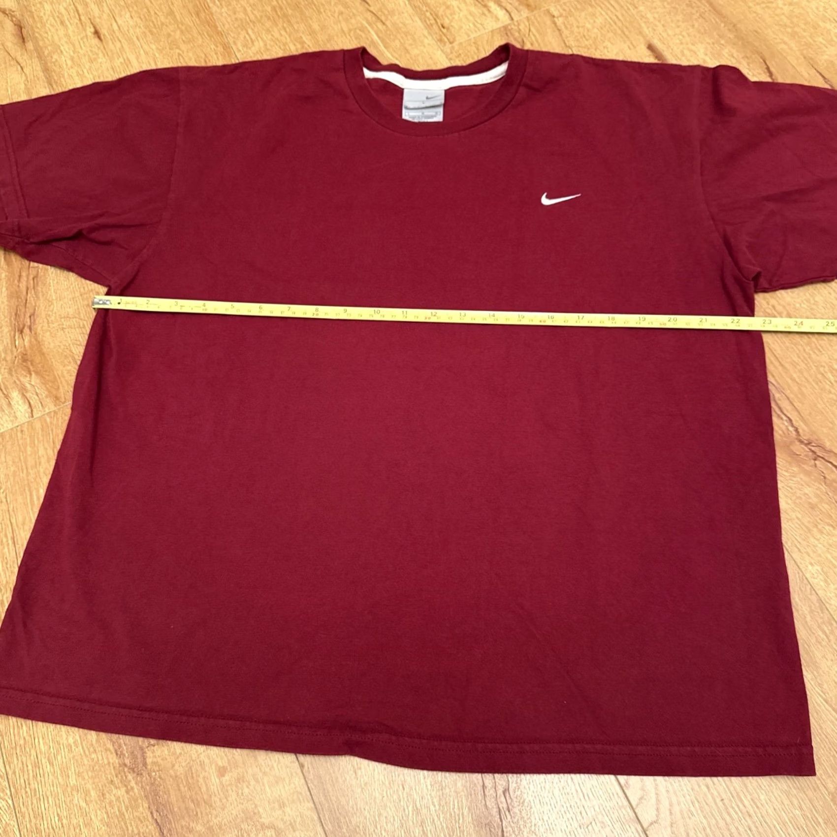 Nike VINTAGE Nike Shirt Adult L Red White Check Swoosh Sport Cotton Active Athletic Mens 90s Sports Batman Angel Short Sleeve Cotton T-Shirt Size US L / EU 52-54 / 3 - 5 Thumbnail