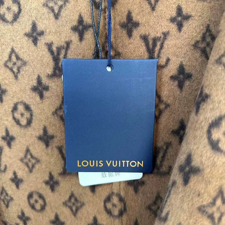 Louis Vuitton Louis Vuitton Cloak coat with full print inside coat Size S / US 4 / IT 40 - 5 Thumbnail