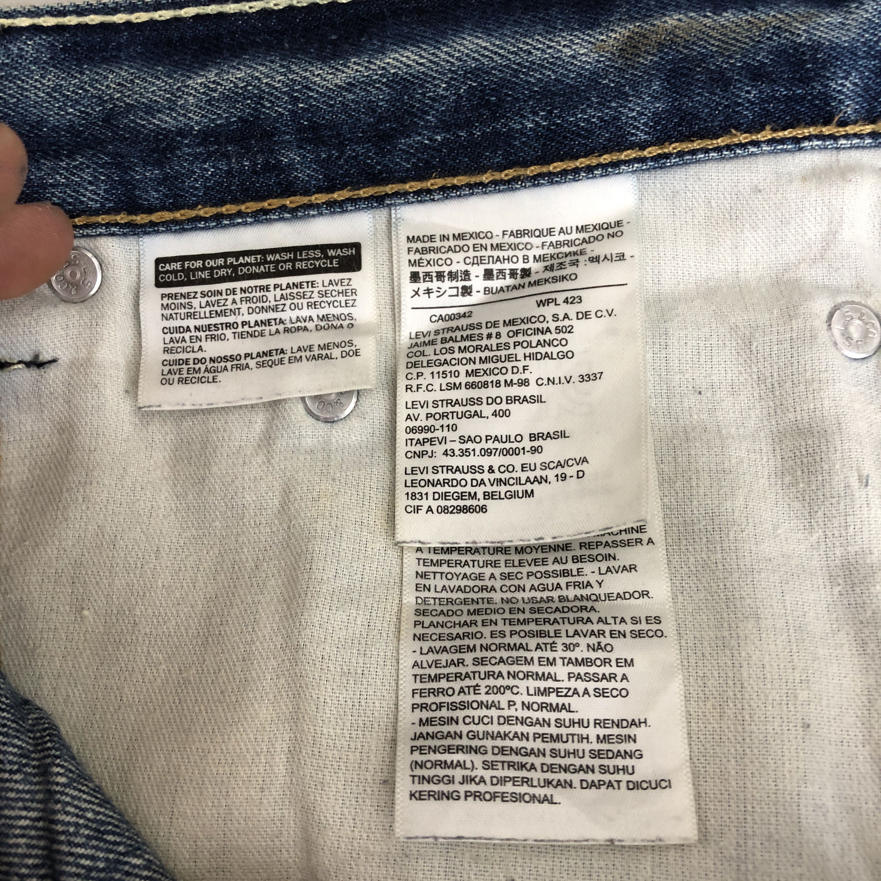 Levi's Vintage Levis 559 Baggy Faded Jeans Levi's Light Wash Denim Size US 44 / EU 60 - 9 Thumbnail