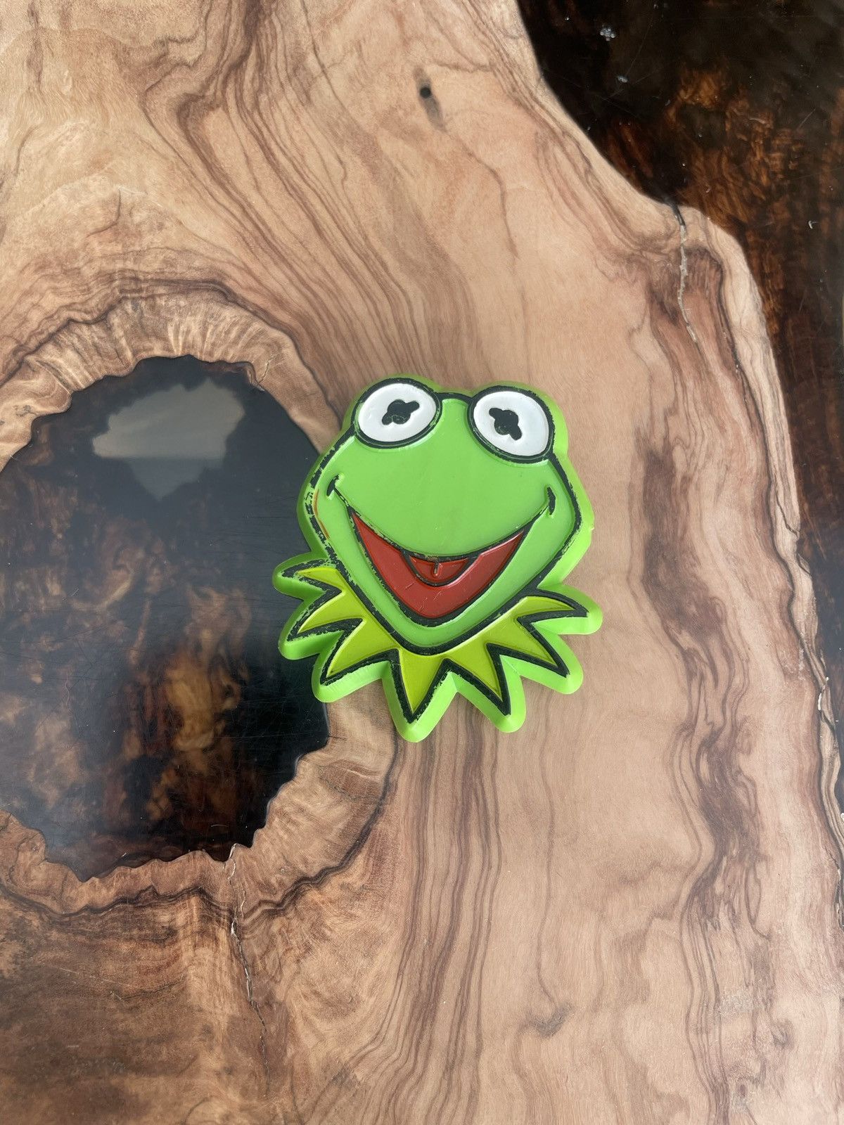 Disney × Vintage Vintage 1978 Kermit The Frog Portrait Badge Pin Size ONE SIZE - 2 Thumbnail