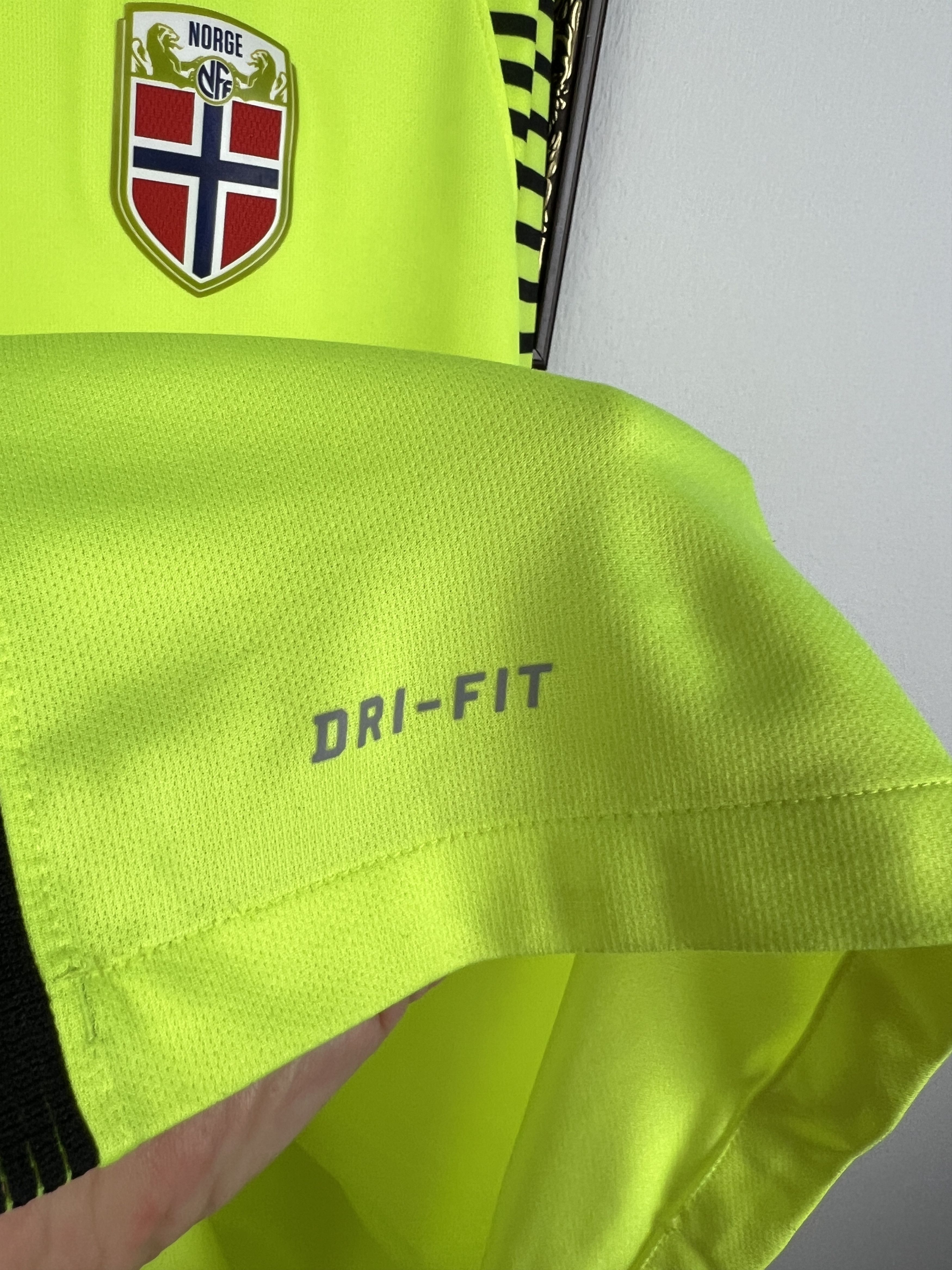 Nike Norway Goalkeeper football shirt Soccer Player Issue Jersey Size US XL / EU 56 / 4 - 5 Thumbnail