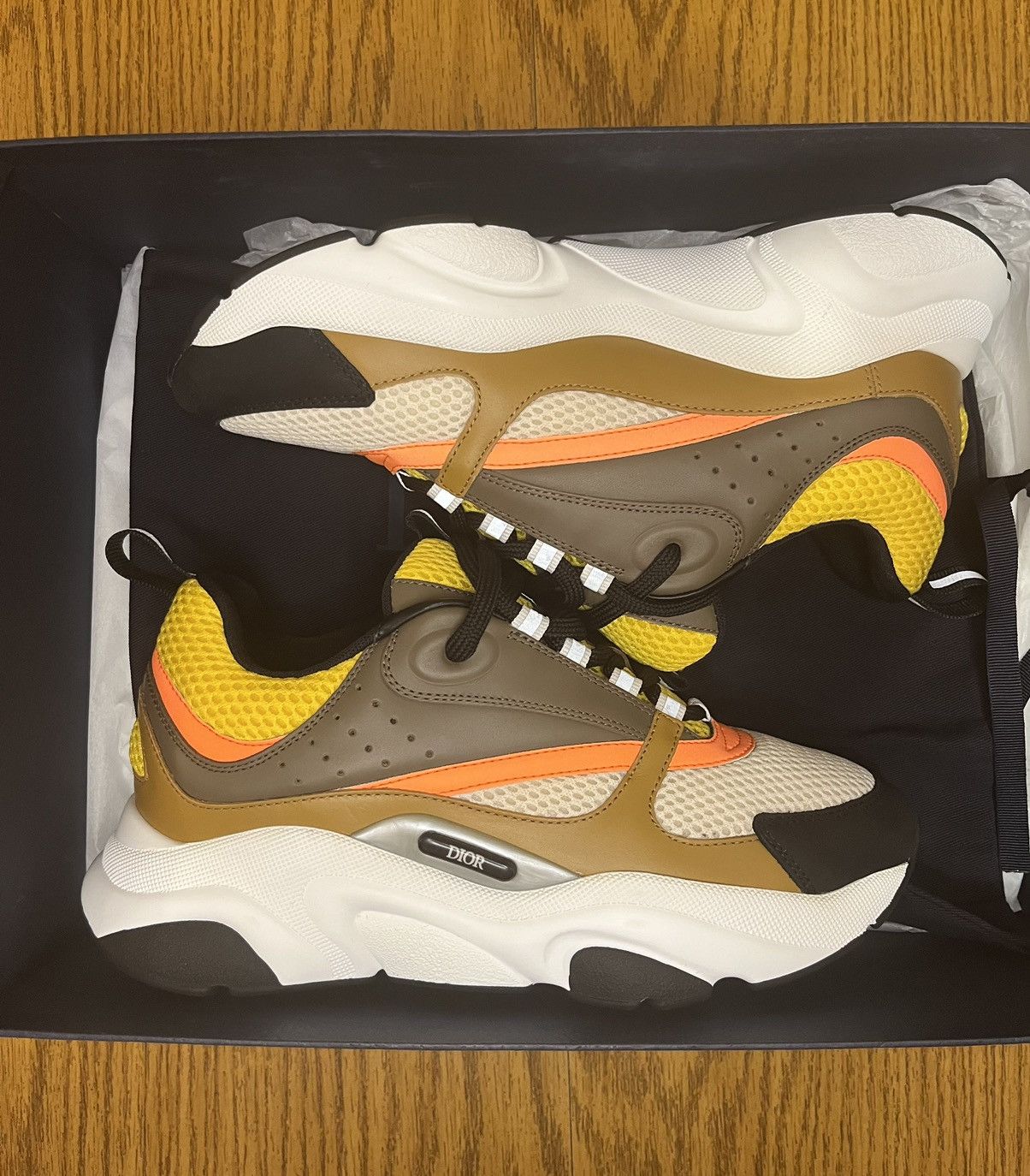 Dior Dior B22 Sneaker Ebony/Camel Size US 6 / EU 39 - 1 Thumbnail
