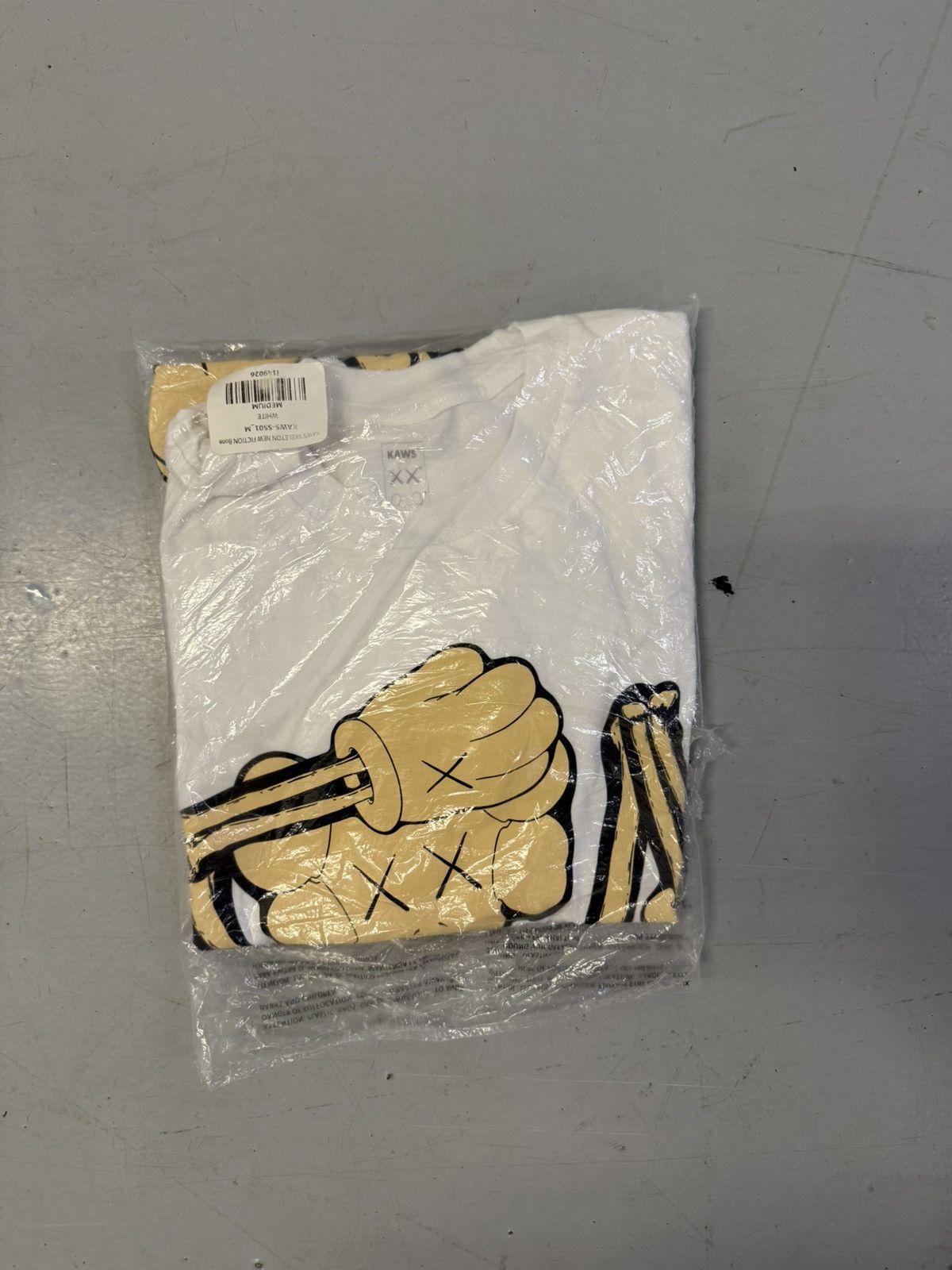 Kaws Kaws x Uniqlo Size US M / EU 48-50 / 2 - 2 Thumbnail