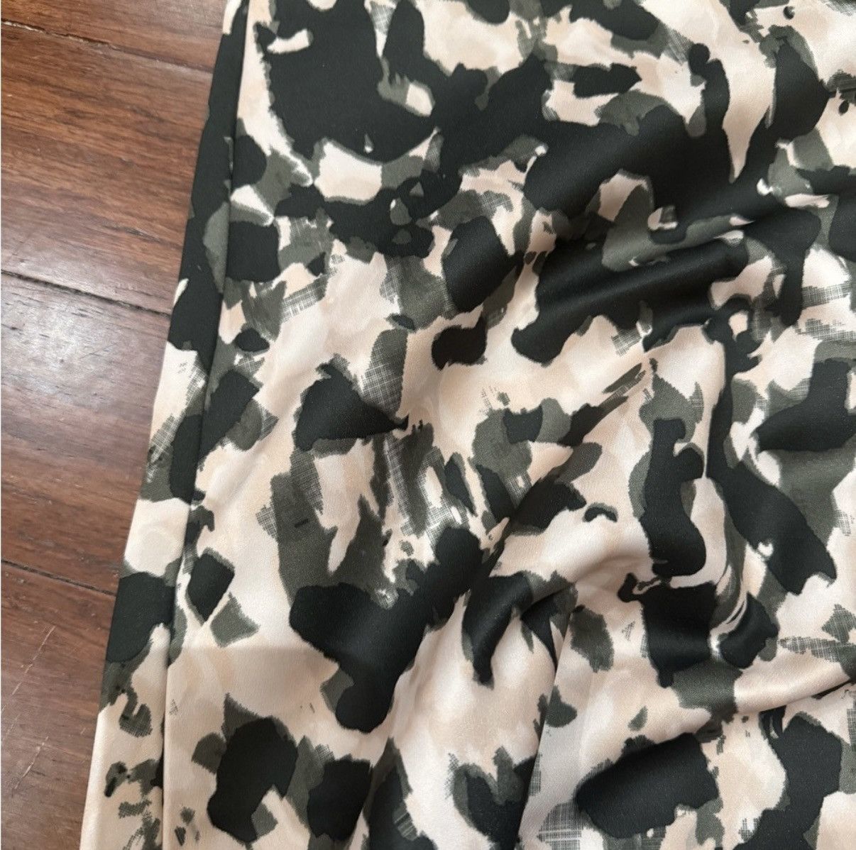 H&M H&M floral skirt size 2 Size 26" / US 2 / IT 38 - 3 Thumbnail