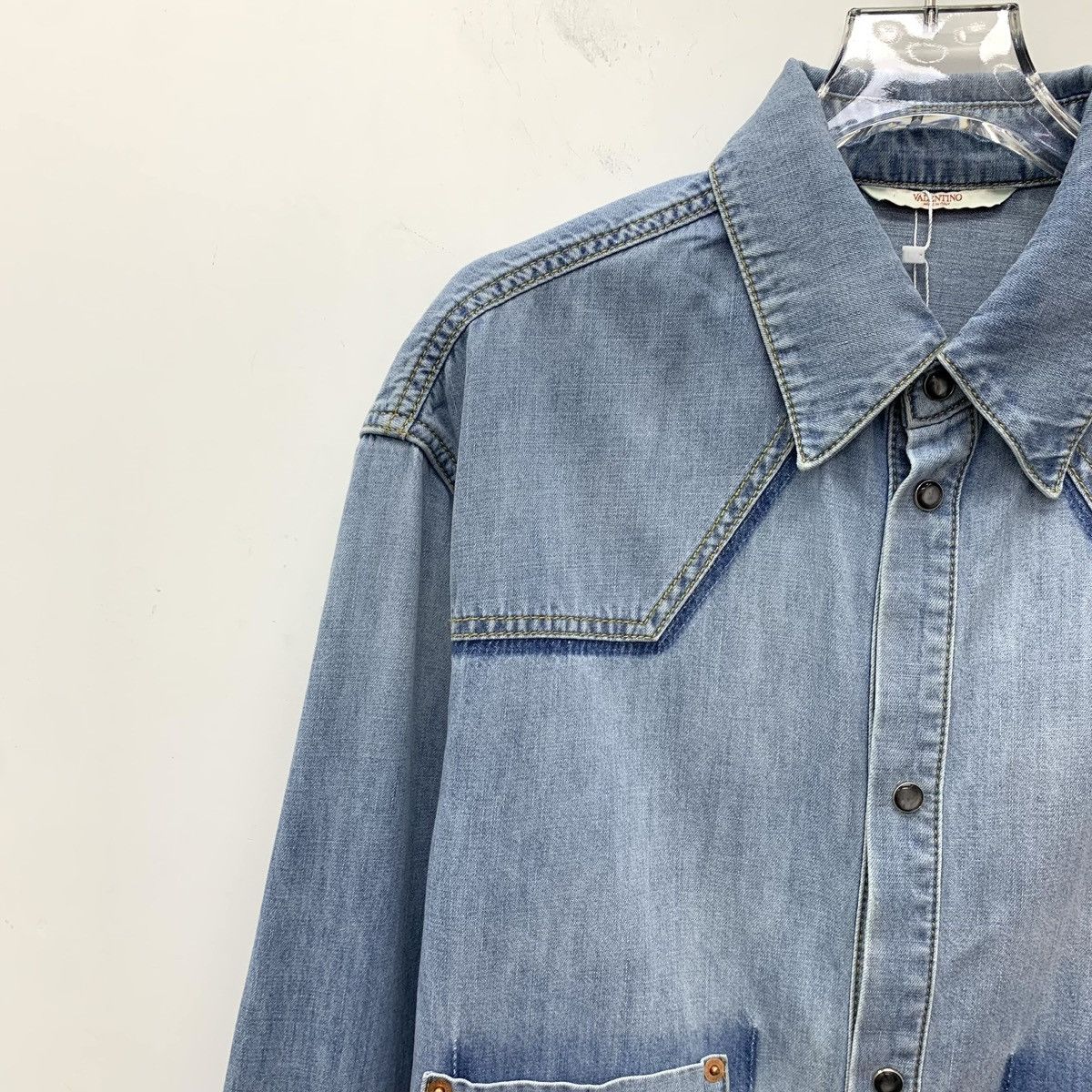 Valentino Valentino Blue Washed Cotton Long Sleeve Denim Shirt K26WX Size US S / EU 44-46 / 1 - 3 Thumbnail