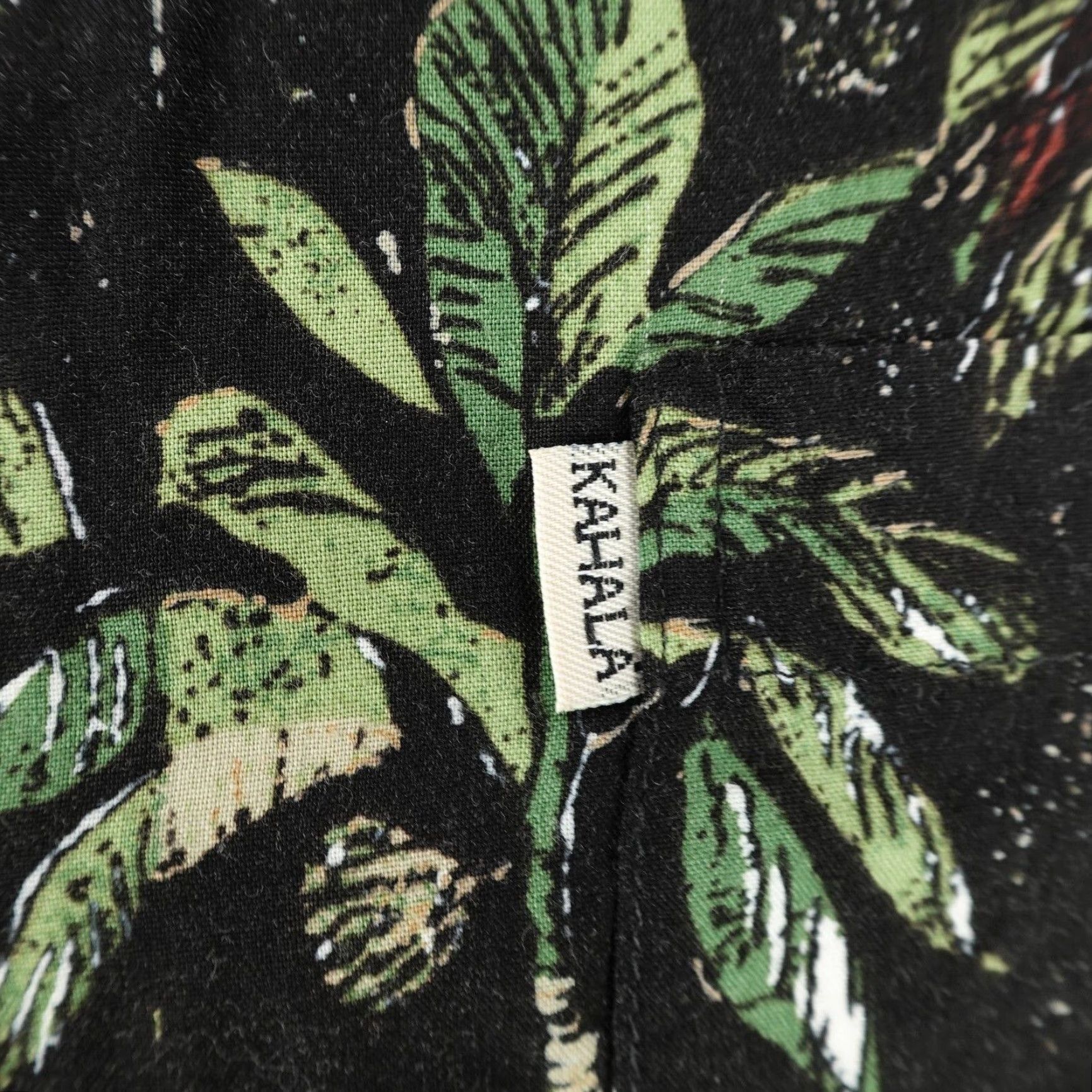 Vintage VINTAGE Kahala AVi Shirt Mens XL Black Floral Hawaiian Button-Up Aloha Tropical Beach 90s Mens XL Size US XL / EU 56 / 4 - 4 Thumbnail