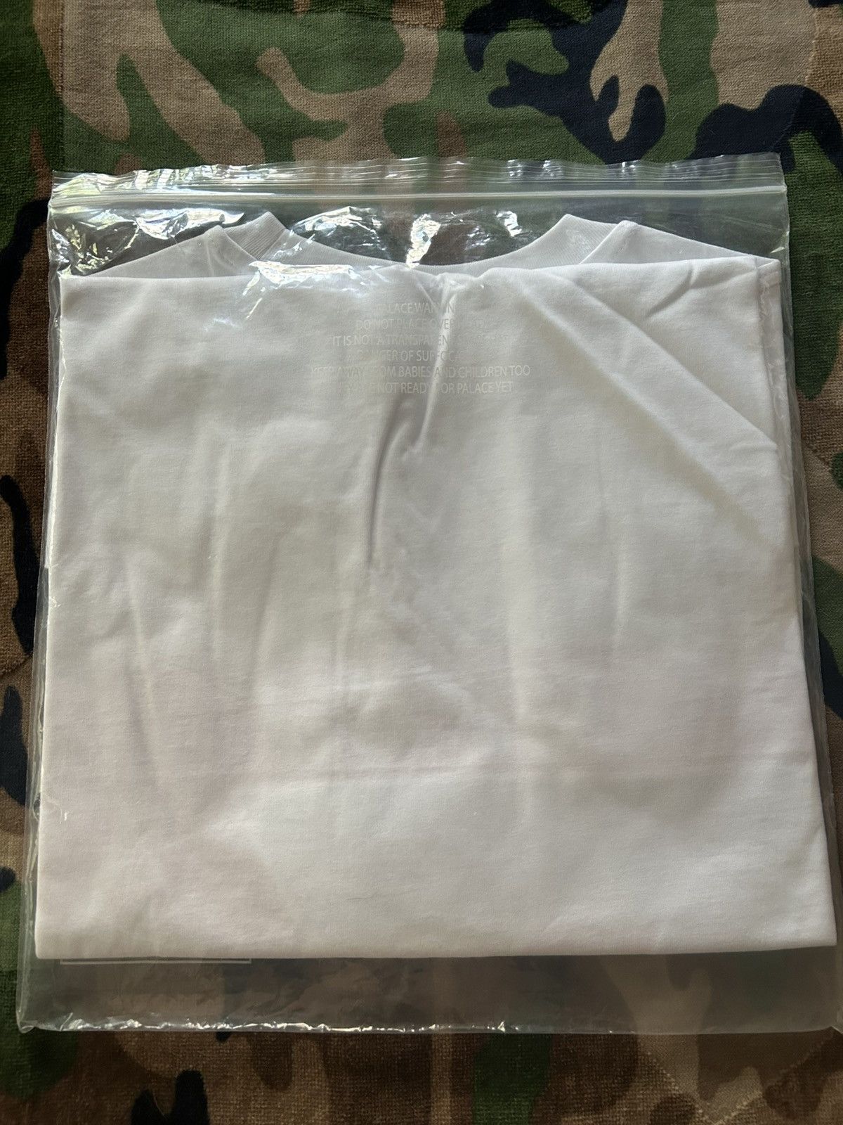 Palace Palace Chi-Ferg Shanghai Exclusive Tri Ferg White XL FW19 Size US XL / EU 56 / 4 - 4 Thumbnail