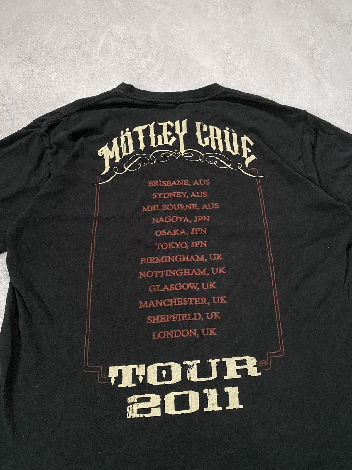 Band Tees Vintage T-Shirt Motley Cure Hollywood Tour 2011 Band Tee Size US L / EU 52-54 / 3 - 4 Thumbnail