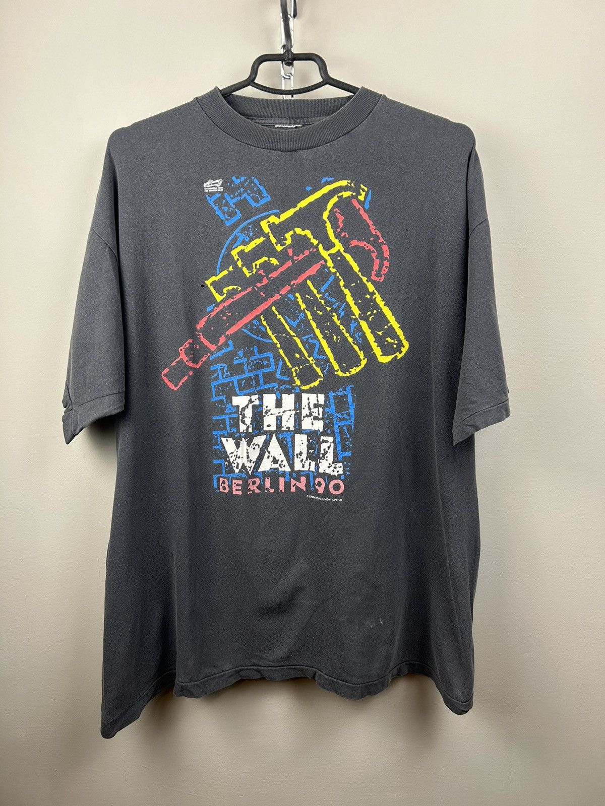 Band Tees Vintage 90s Pink Floyd The Wall Berlin 90 T shirt Size US XL / EU 56 / 4 - 1 Thumbnail
