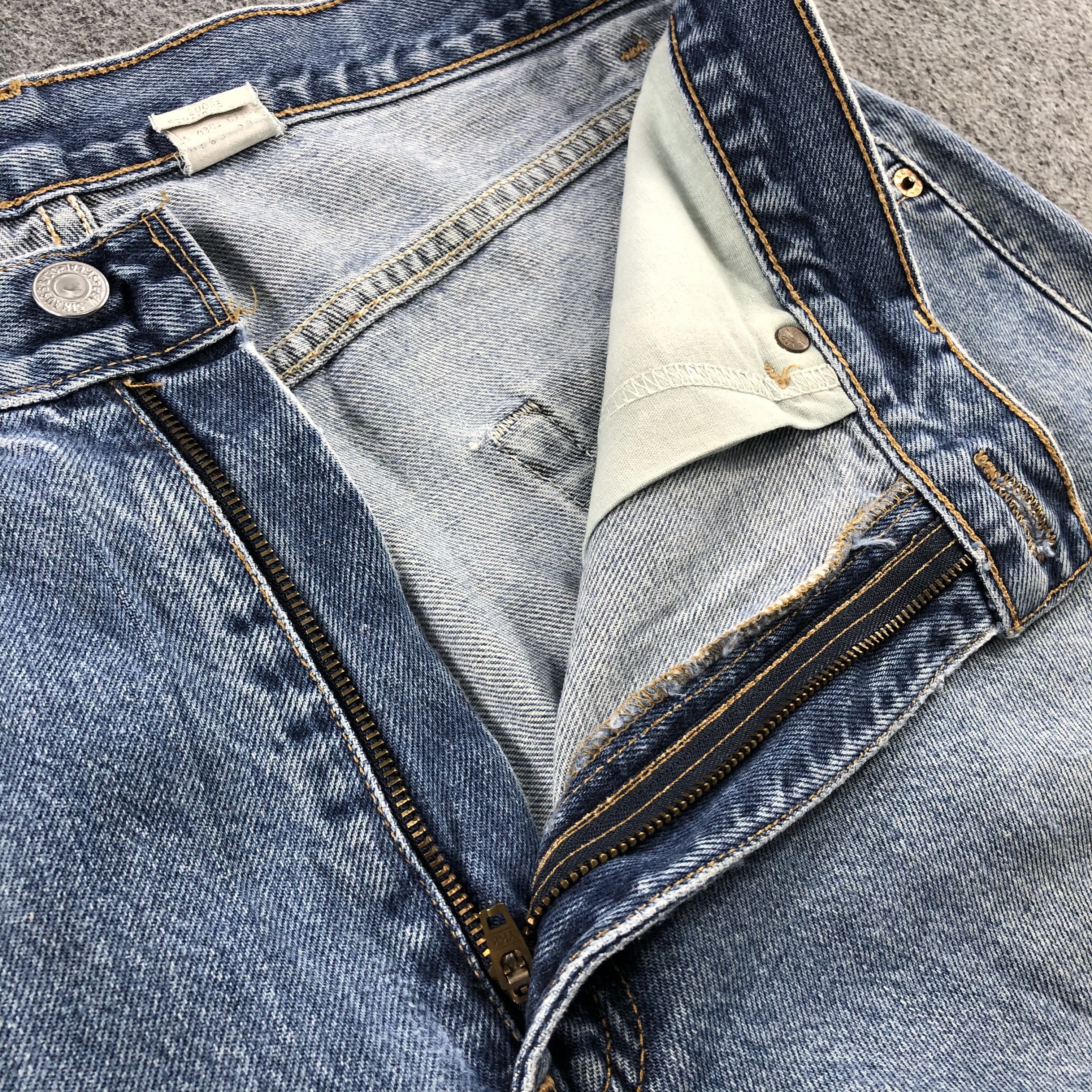 Levi's Vintage 90s Blue Wash Levis 569 Jeans-J2156 Size US 35 - 10 Thumbnail
