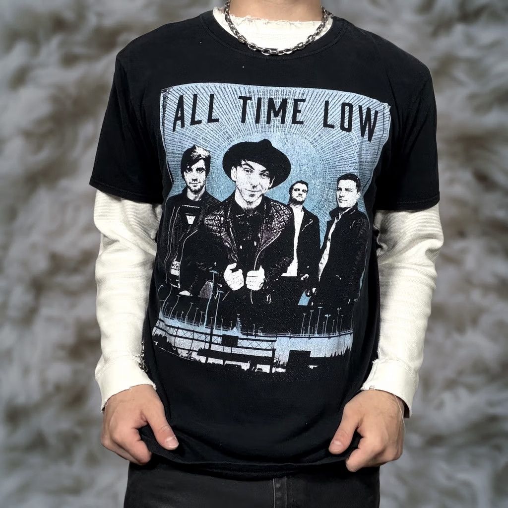 Gildan Y2K Emo Band Tee All Time Low Shirt Mens Large Black Graphic T-Shirt Size US L / EU 52-54 / 3 - 1 Thumbnail