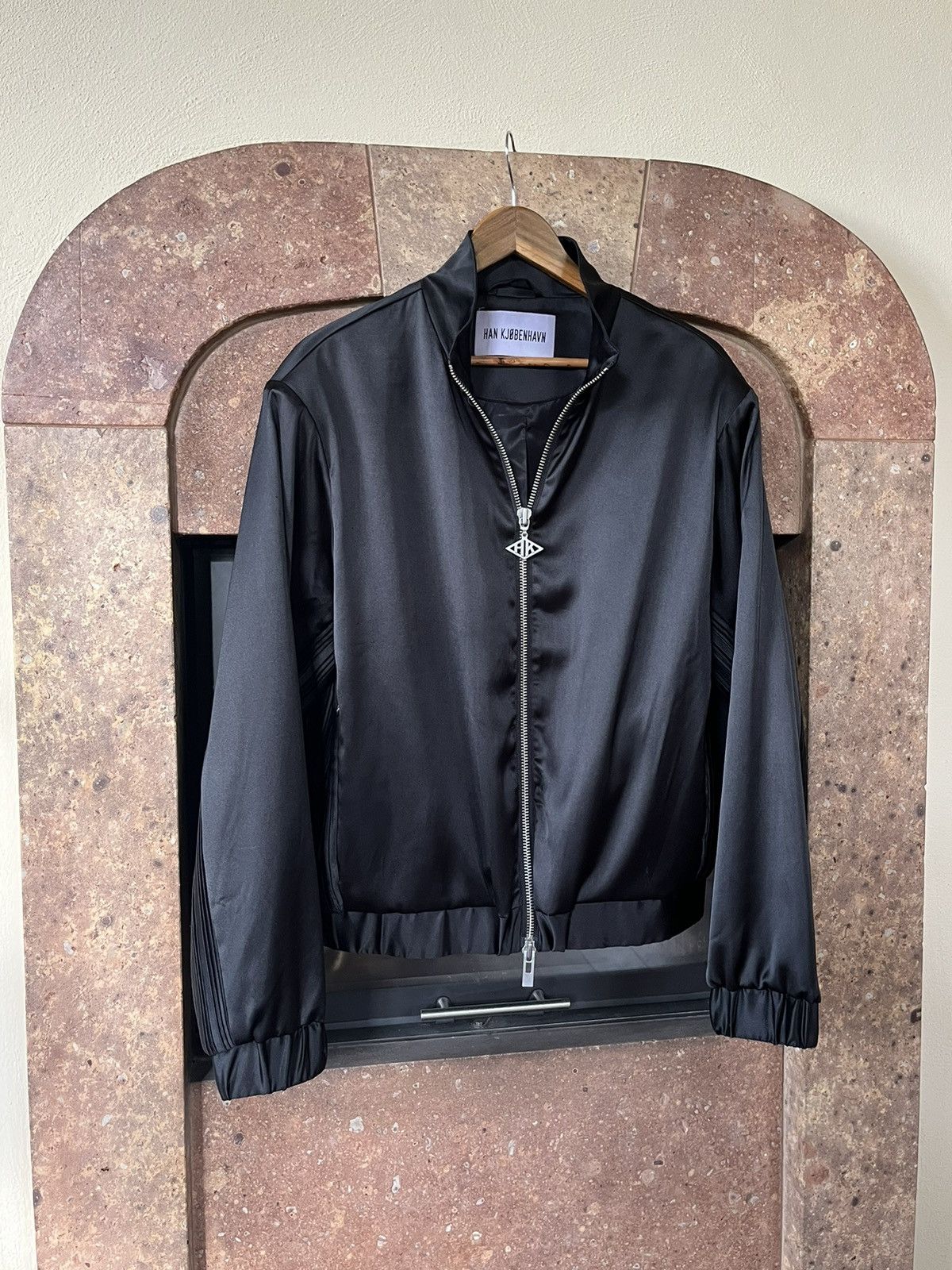 Han Kjobenhavn Satin Track Top Blouson Jacket Plissé Black Size US L / EU 52-54 / 3 - 3 Thumbnail