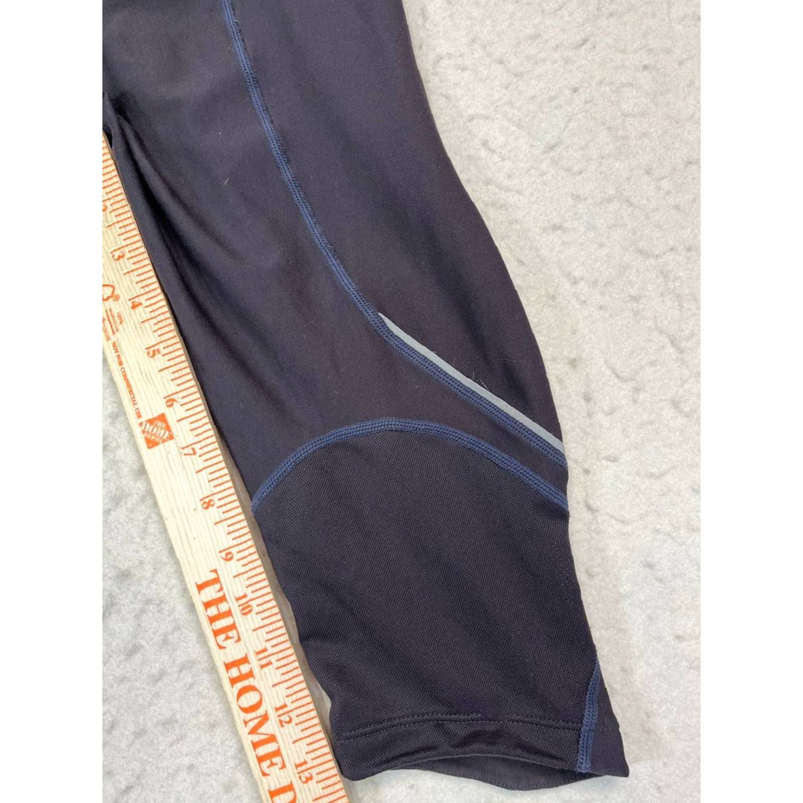 Nike Nike Fit Dry Pants Capri Women Size S Gray Stretch Athletic Style Capri Men's? No — Women. Size 28" / US 6 / IT 42 - 5 Thumbnail