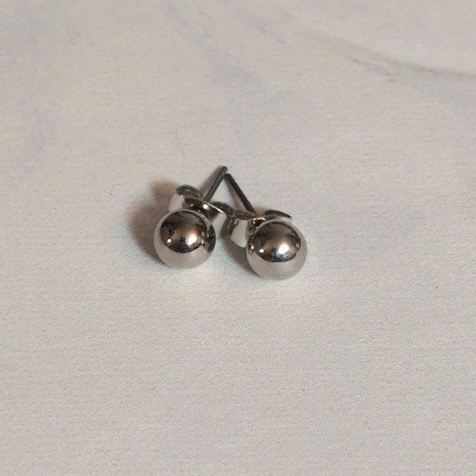 Other Dainty Vintage 1980s Silver-Tone Pierced Ball Stud Earrings Size ONE SIZE - 4 Thumbnail
