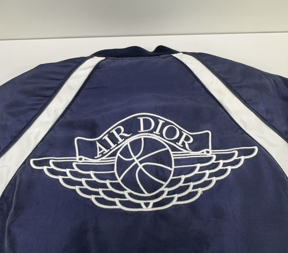 Dior × Jordan Brand Dior x Jordan collaboration silk bomber jacket in navy blue Size US XL / EU 56 / 4 - 11 Thumbnail