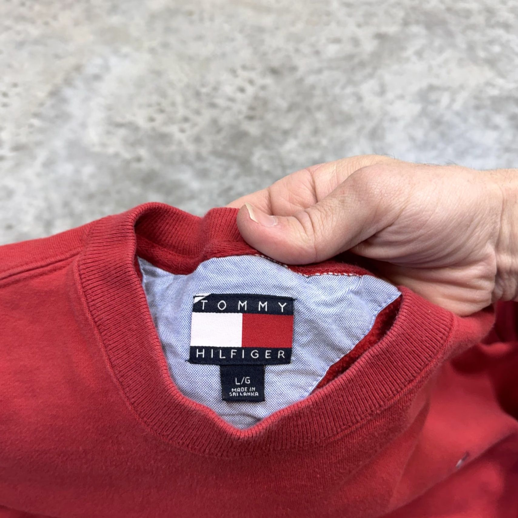 Tommy Hilfiger Tommy Hilfiger Sweatshirt Mens Large Red Fleece Crewneck Pullover Logo Embroidered Size US L / EU 52-54 / 3 - 2 Thumbnail