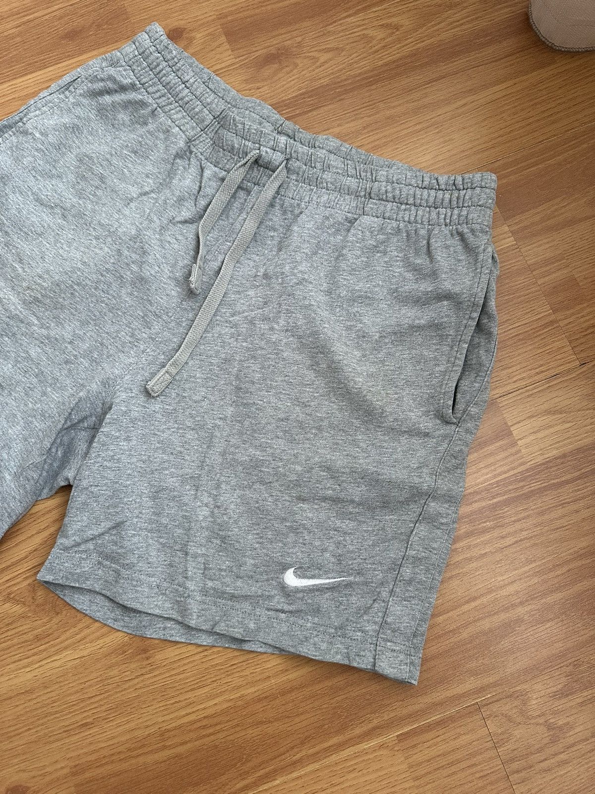 Nike Vintage Nike Shorts Streetwear Swoosh Y2K Size US 32 / EU 48 - 2 Thumbnail