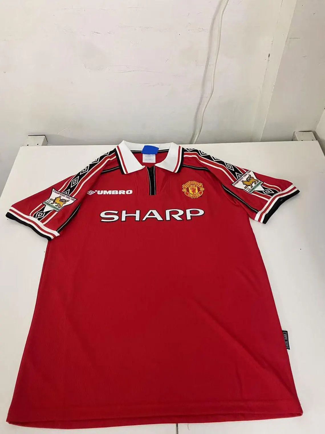 Umbro Manchester United Retro Jersey 1998/99 – Beckham #7 Size US L / EU 52-54 / 3 - 2 Thumbnail