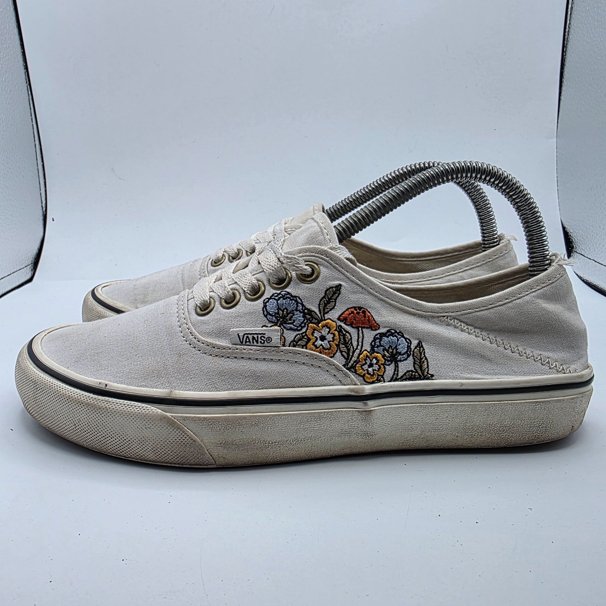 Vans Vans EcoCush Womens Size 9 White Canvas Sneakers Floral Embr Size US 9 / IT 39 - 13 Thumbnail